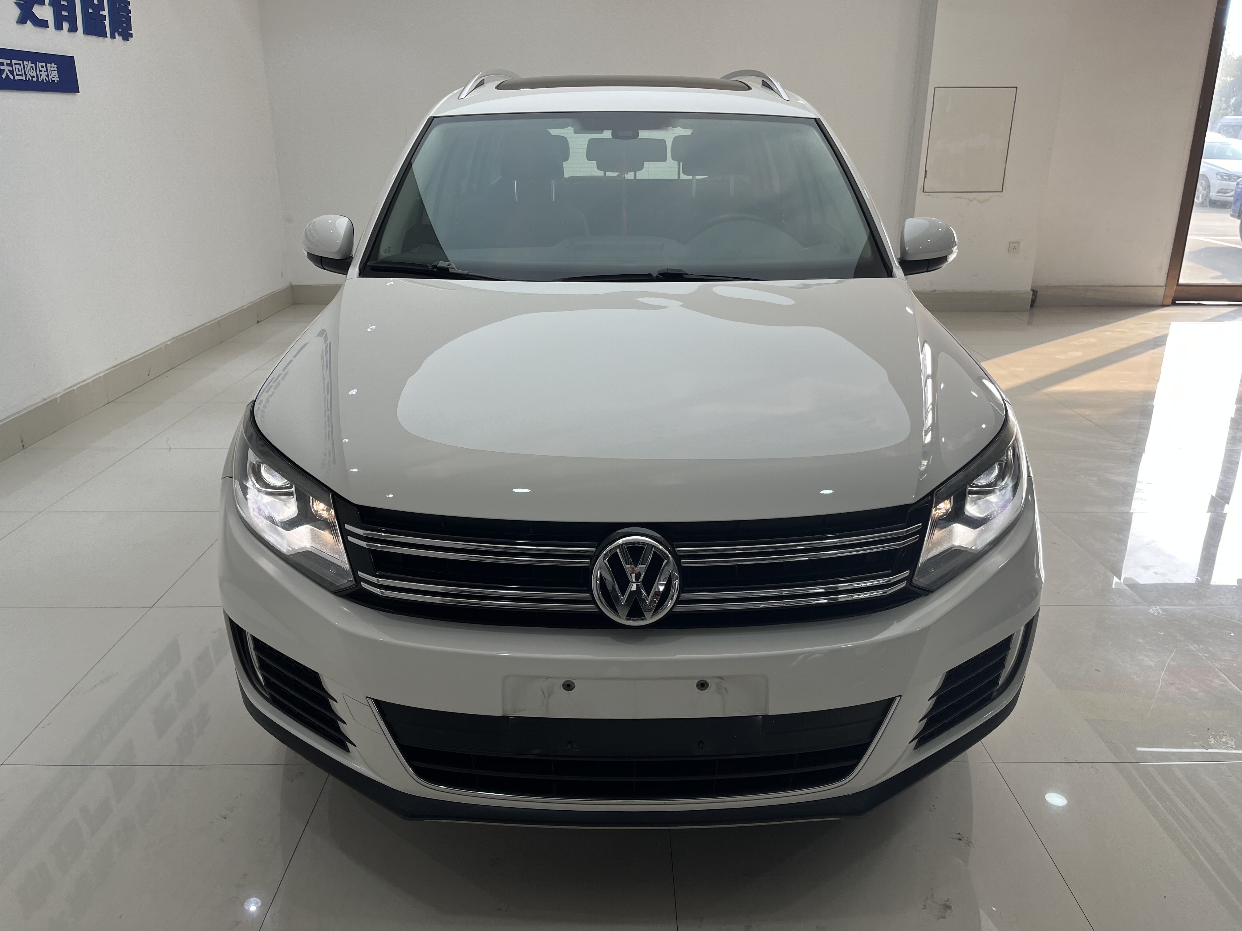 Volkswagen Tiguan 2015 car image #2