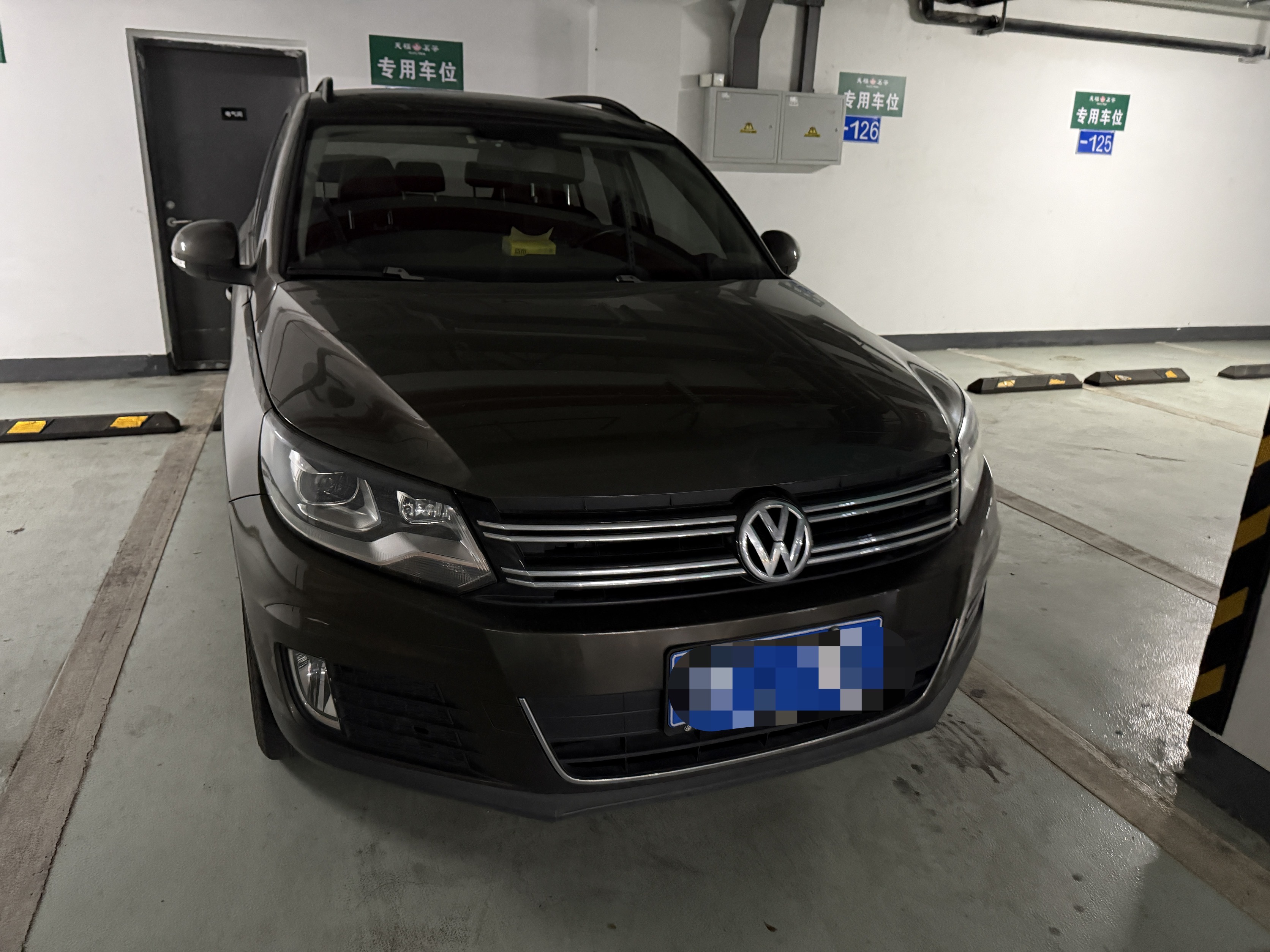 Volkswagen Tiguan 2015 car image #2