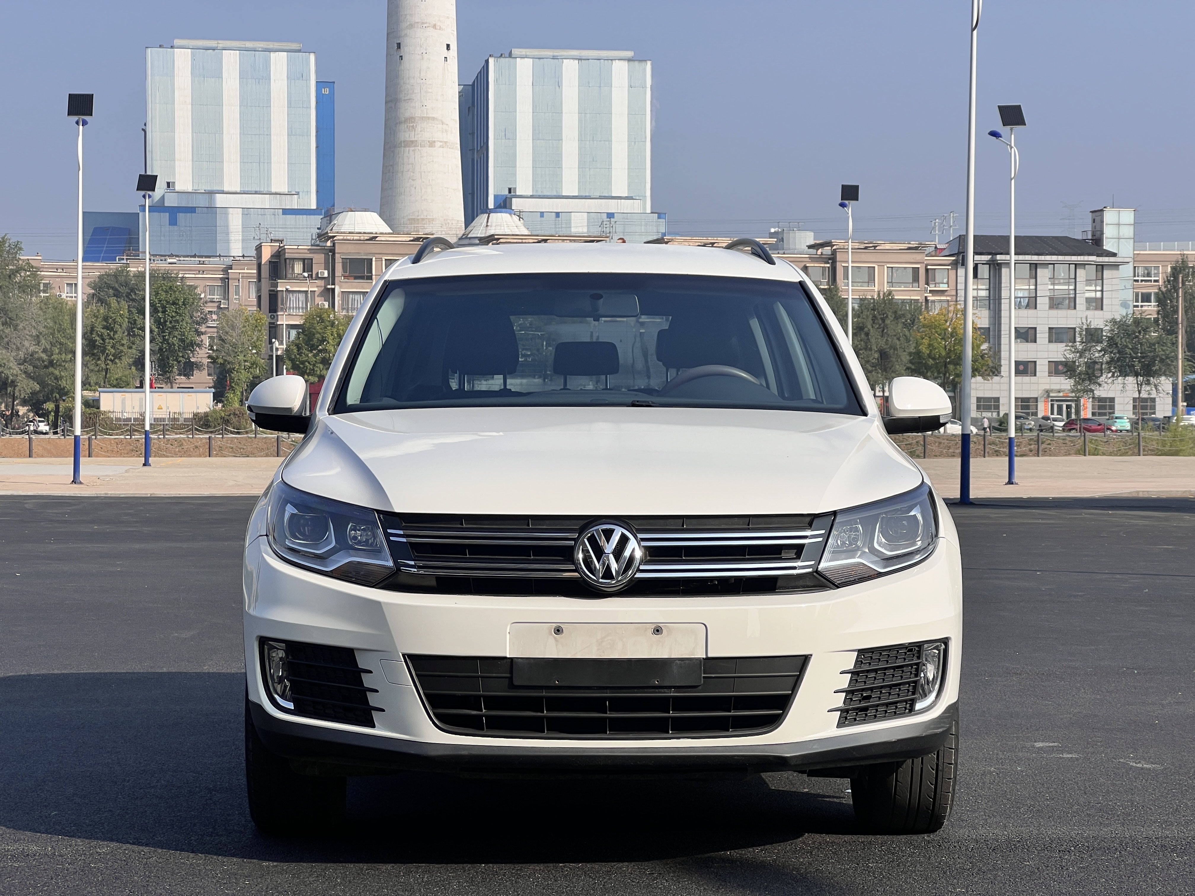 Volkswagen Tiguan 2015 car image #2