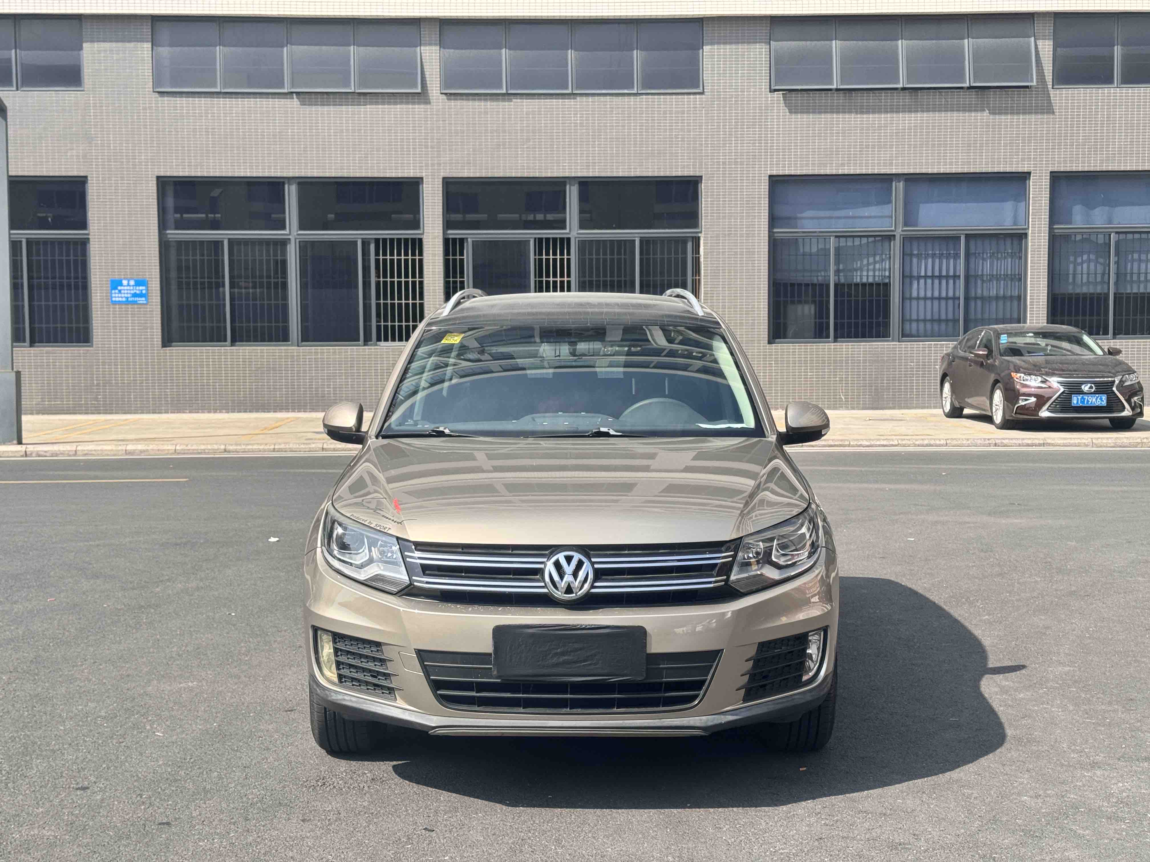 Volkswagen Tiguan 2014 car image #2