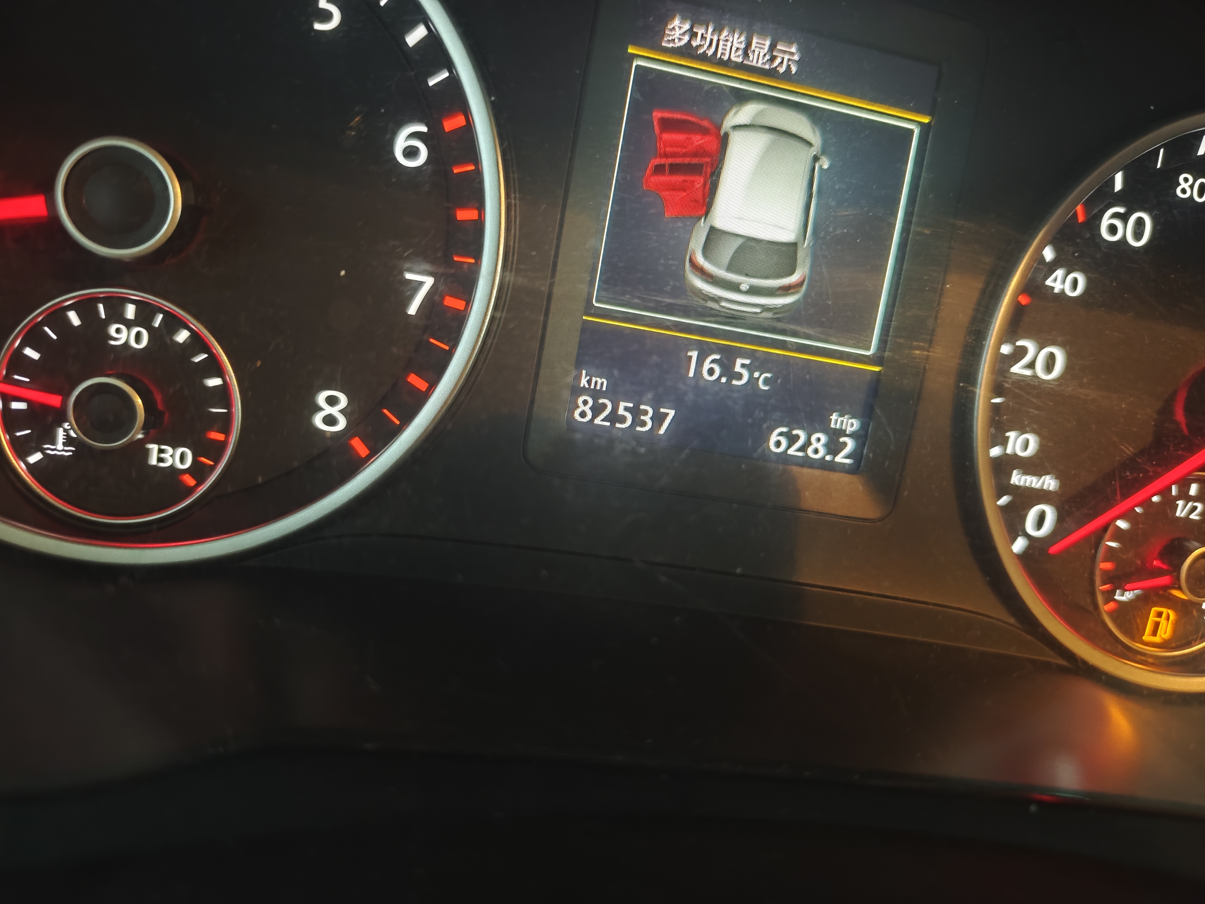 Volkswagen Tiguan 2016 car image #2