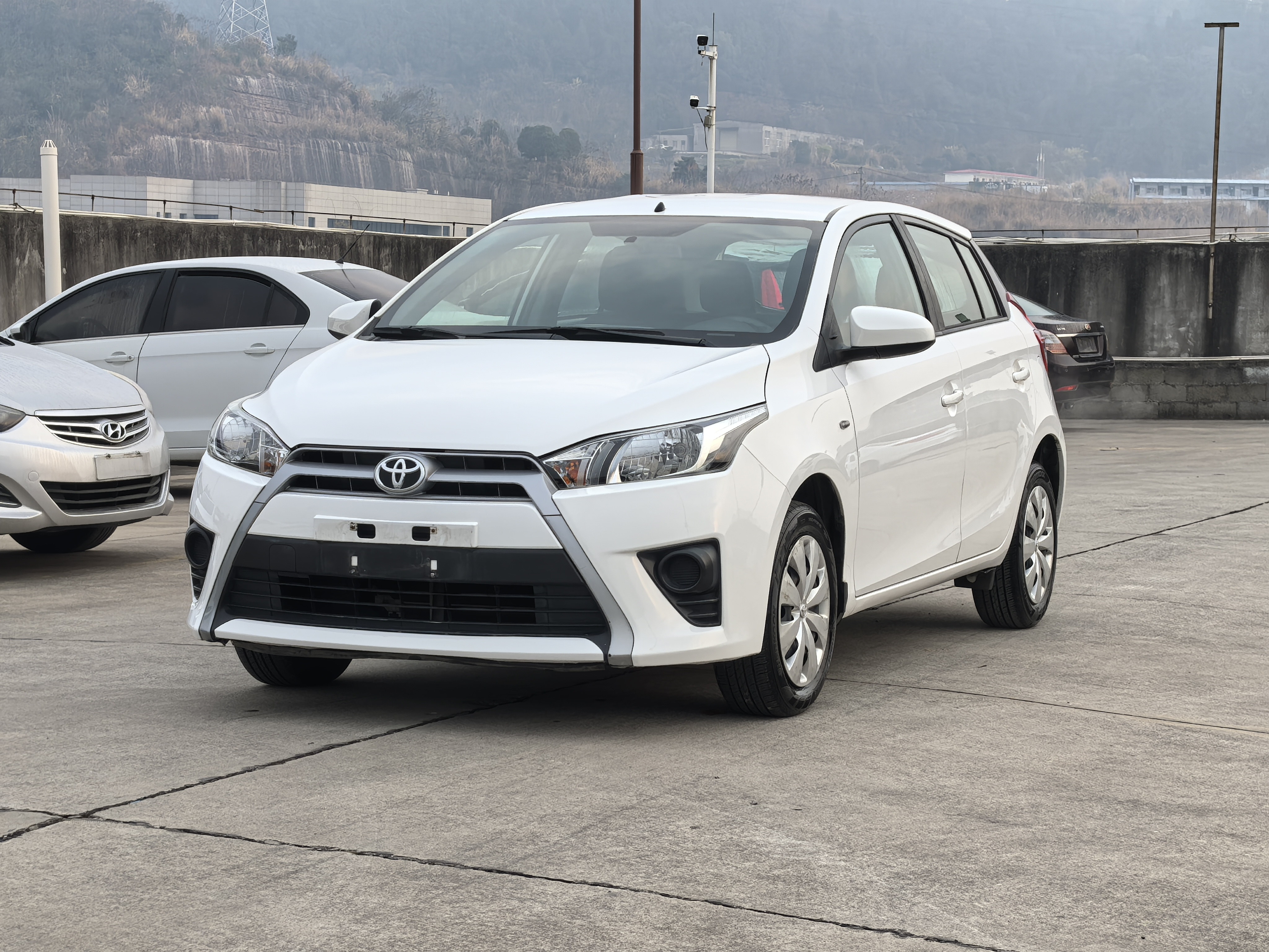 Yaris L Zhixuan 2015 #2 Yaris L Zhixuan 2015 car image #2