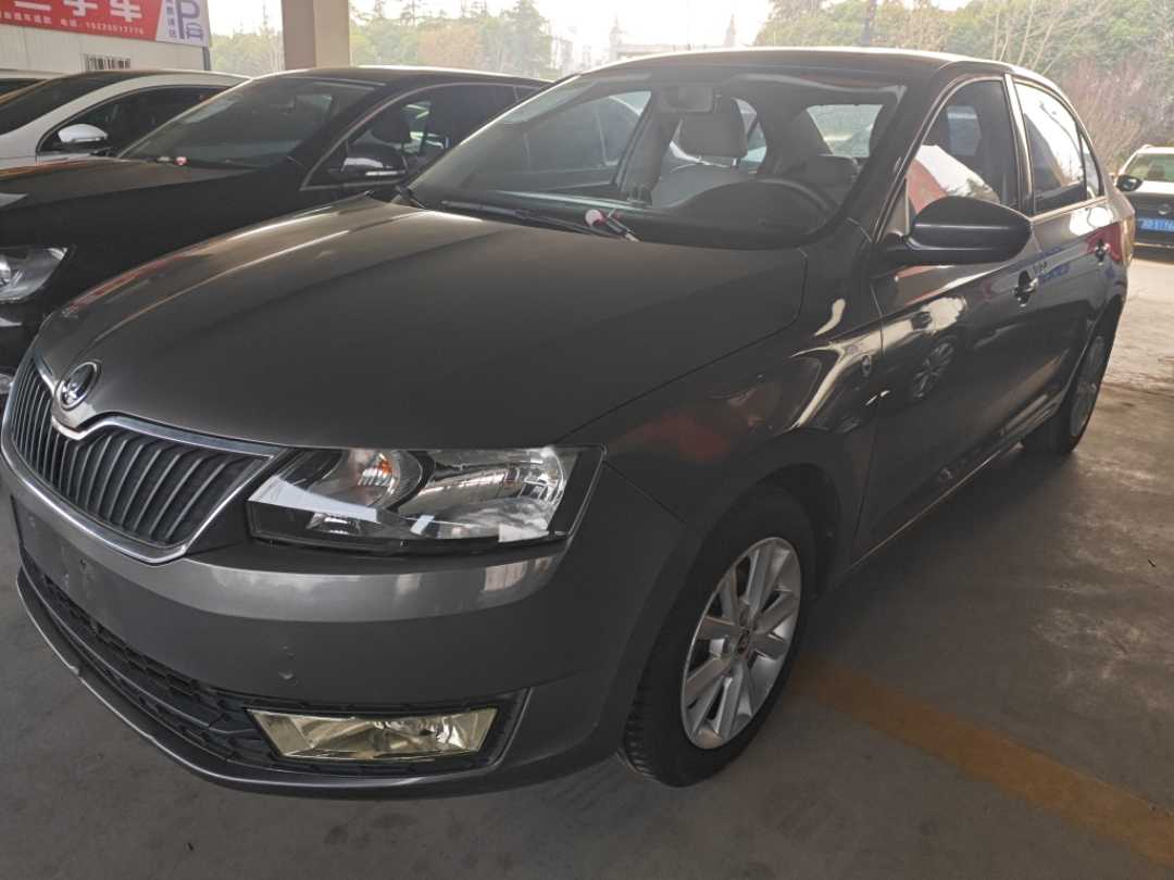 Skoda Rapid 2015 car image #2