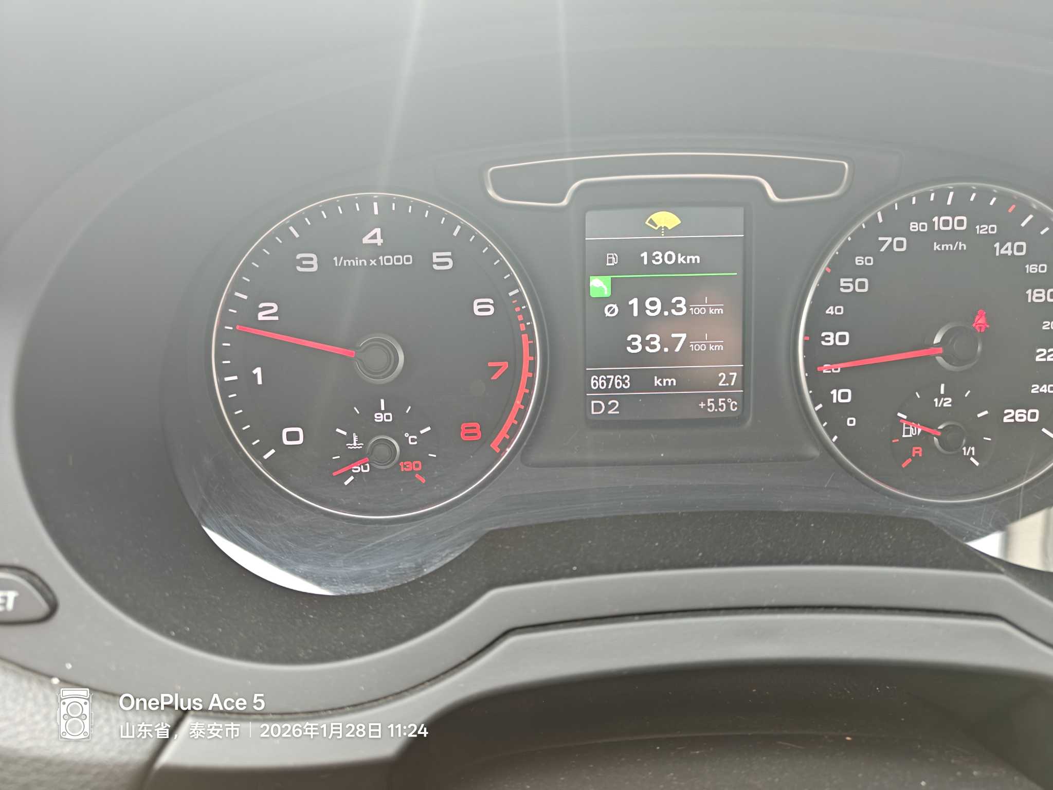 Audi Q3 2016 car image #2