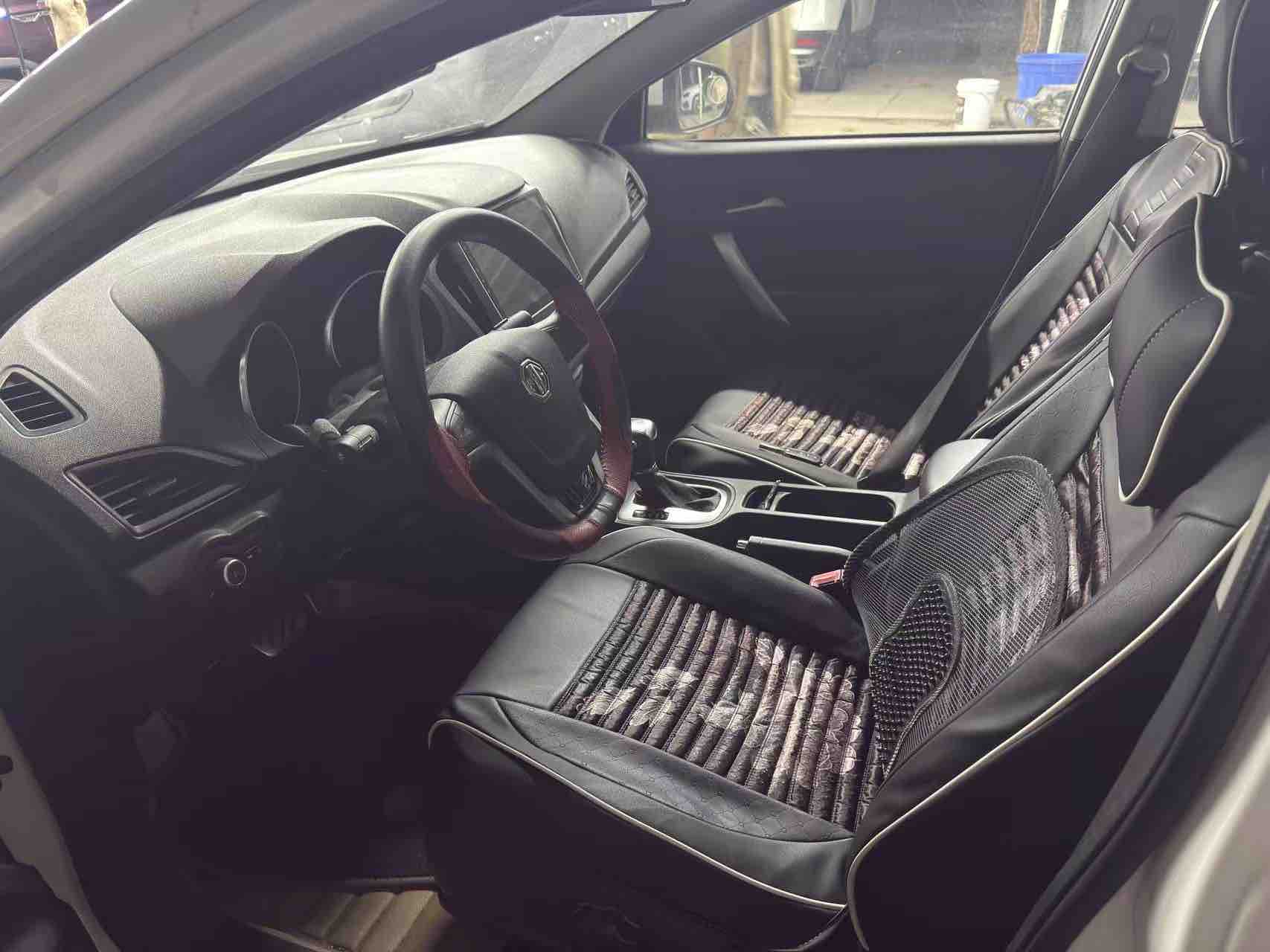 MG GT 2015 car image #2