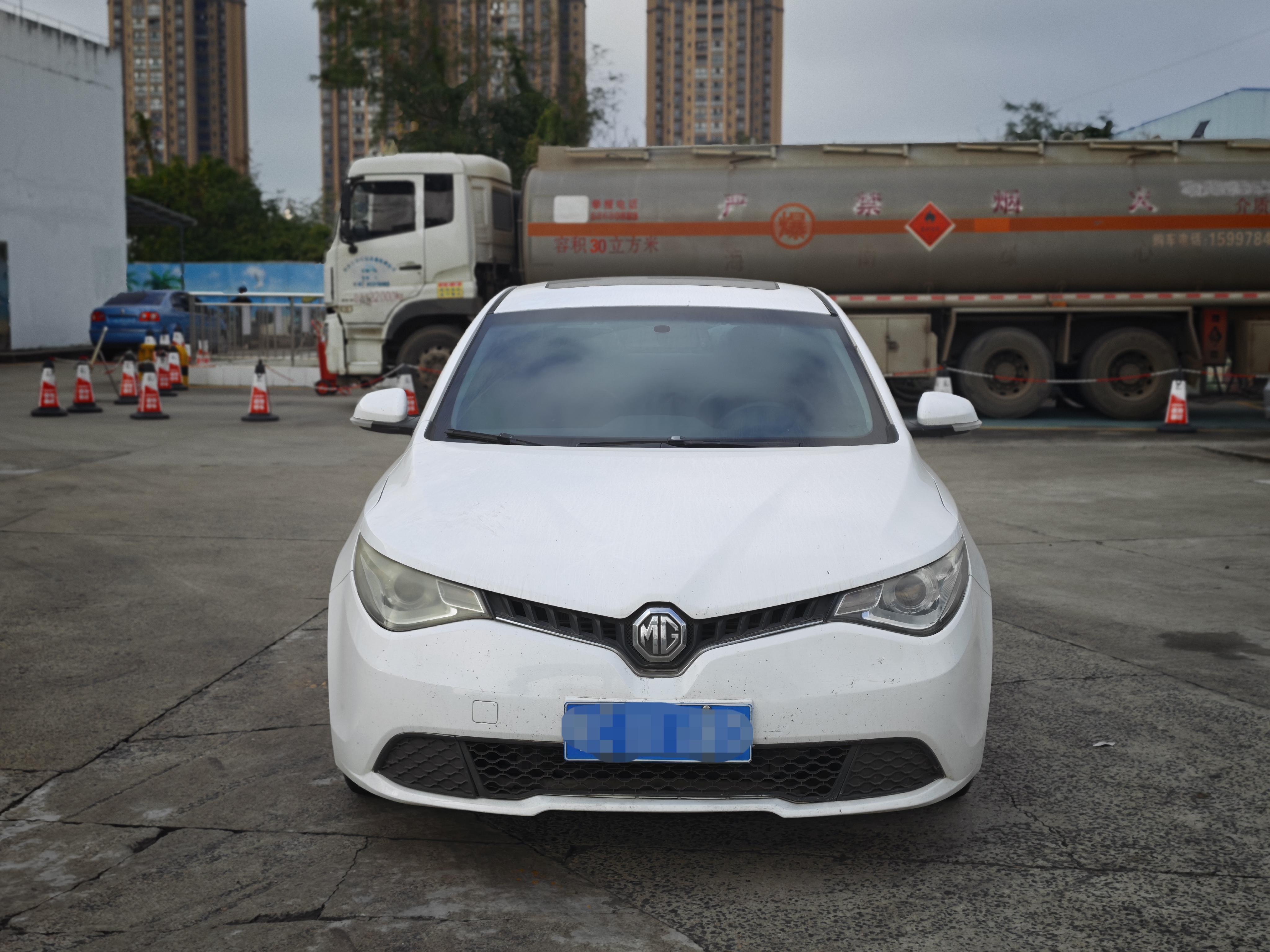 MG GT 2014 car image #2