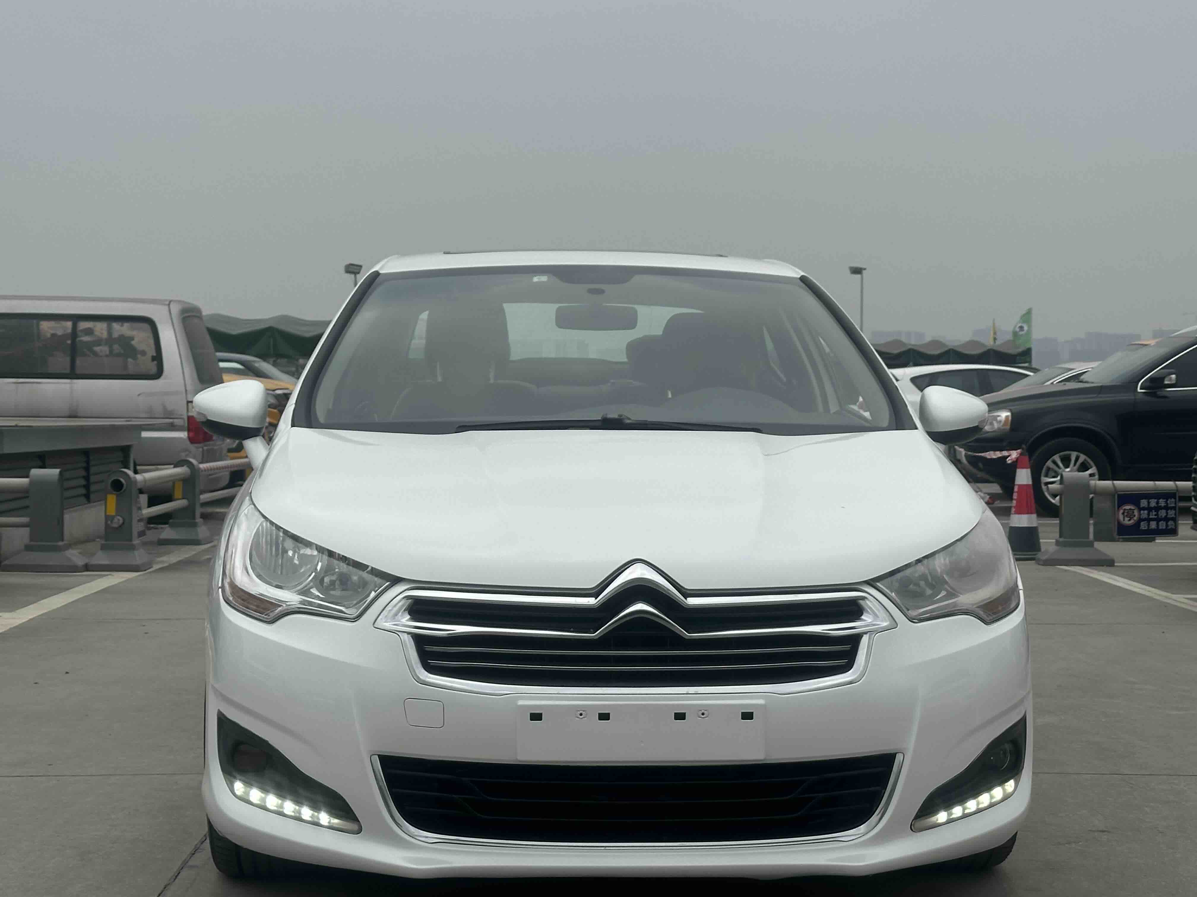 Citroen C4L 2015 car image #2