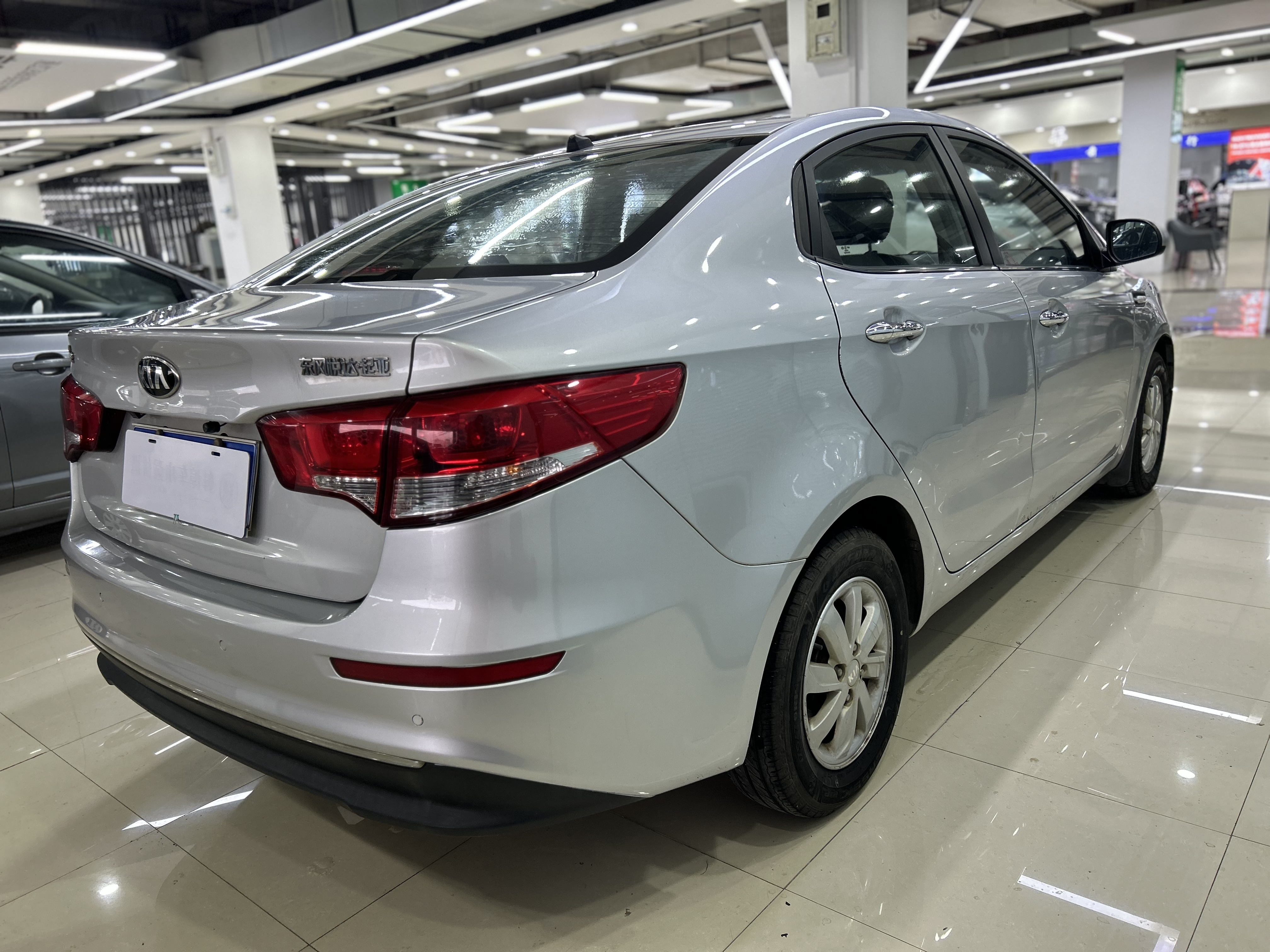 起亚 起亚K2 2016 汽车图片 #2