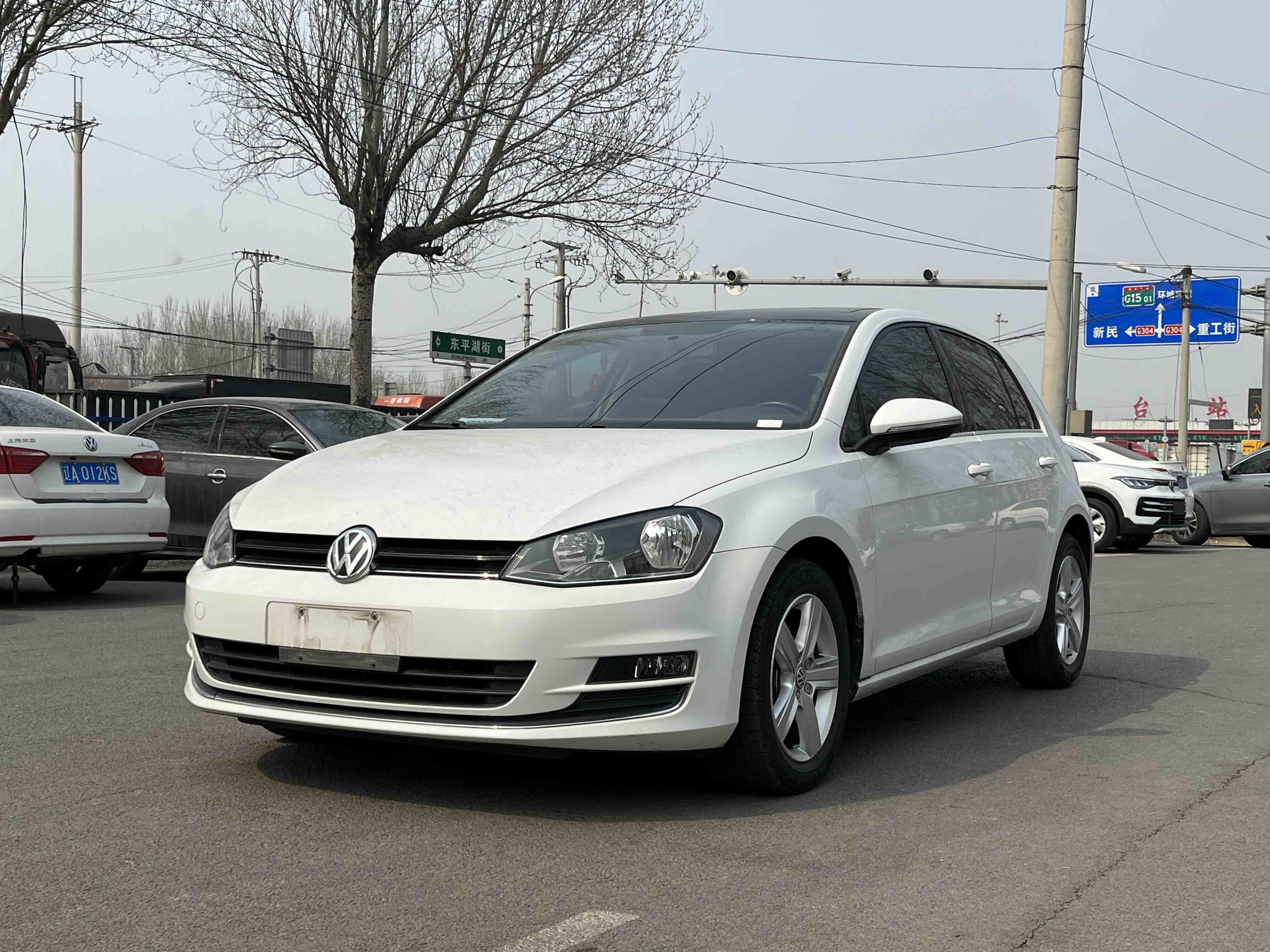 Volkswagen Golf 2014 car image #2