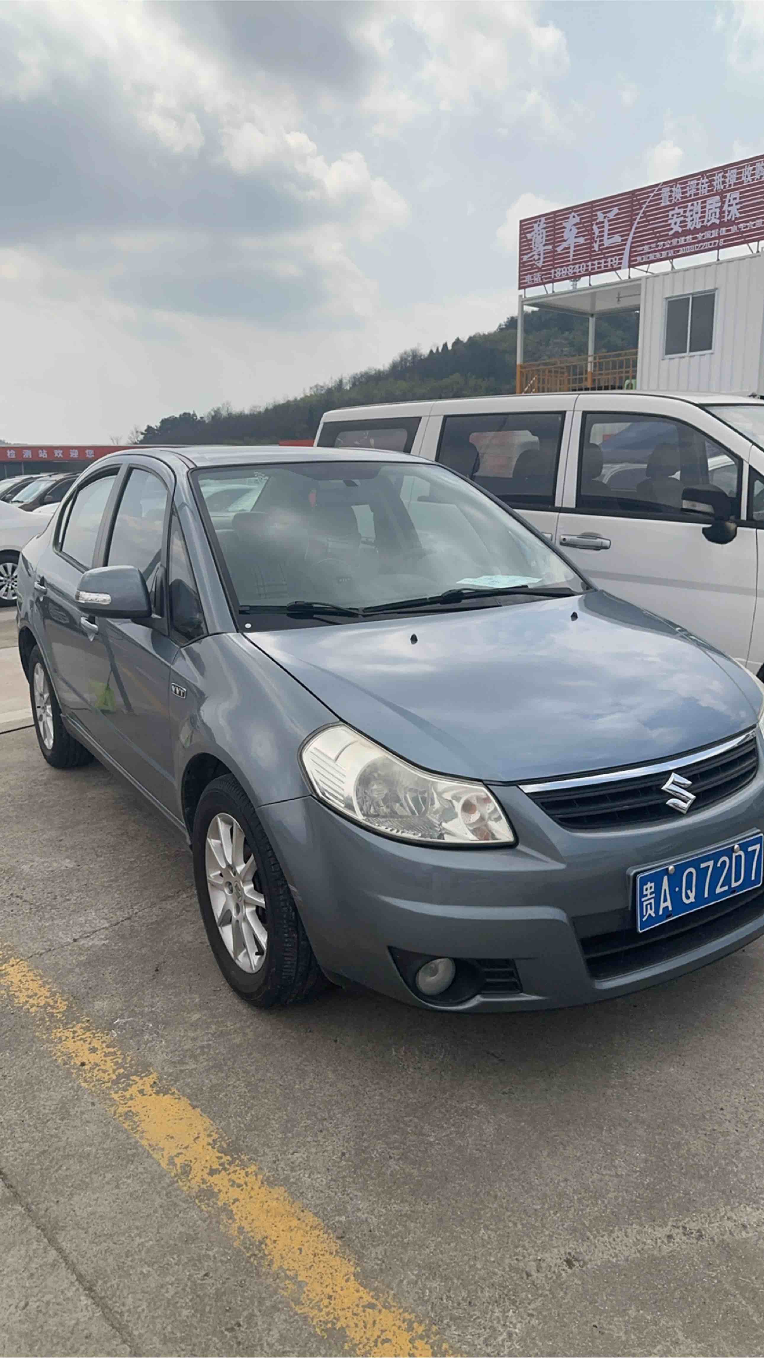 Suzuki SX4 Sedan 2010 imagem de carro #2