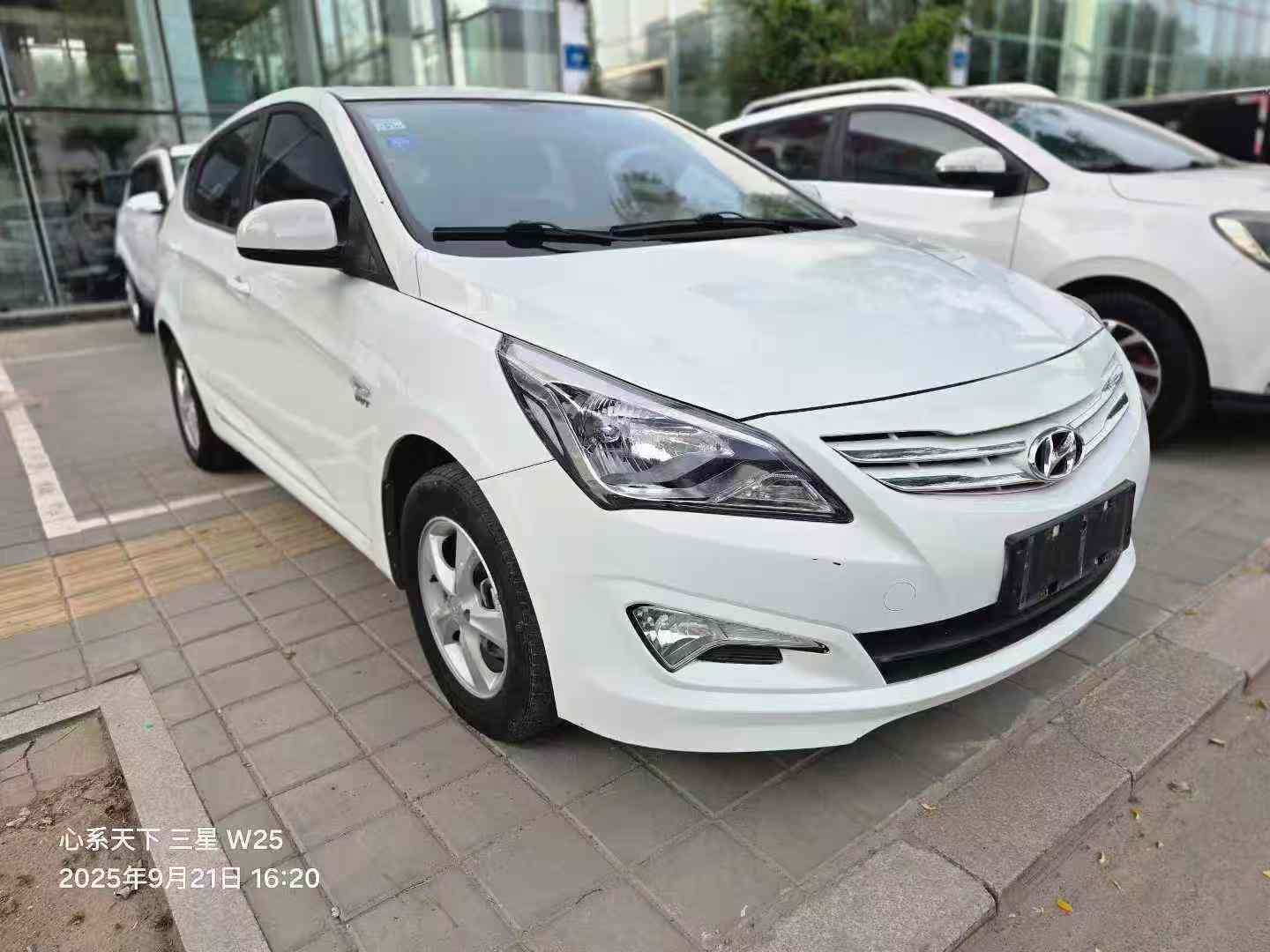 Hyundai Reina Hatchback 2016 imagem de carro #2