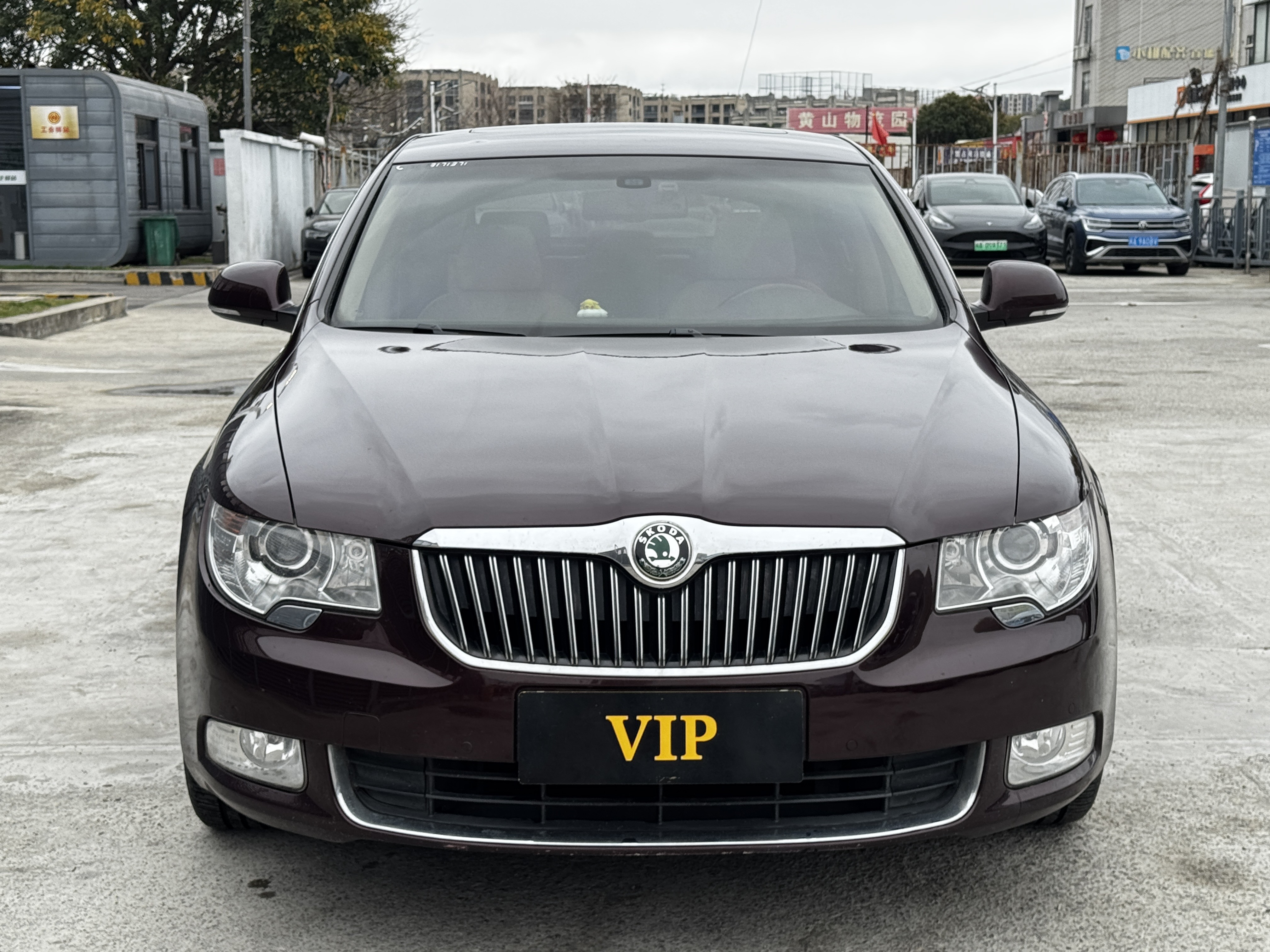 Skoda Superb 2011 car image #2