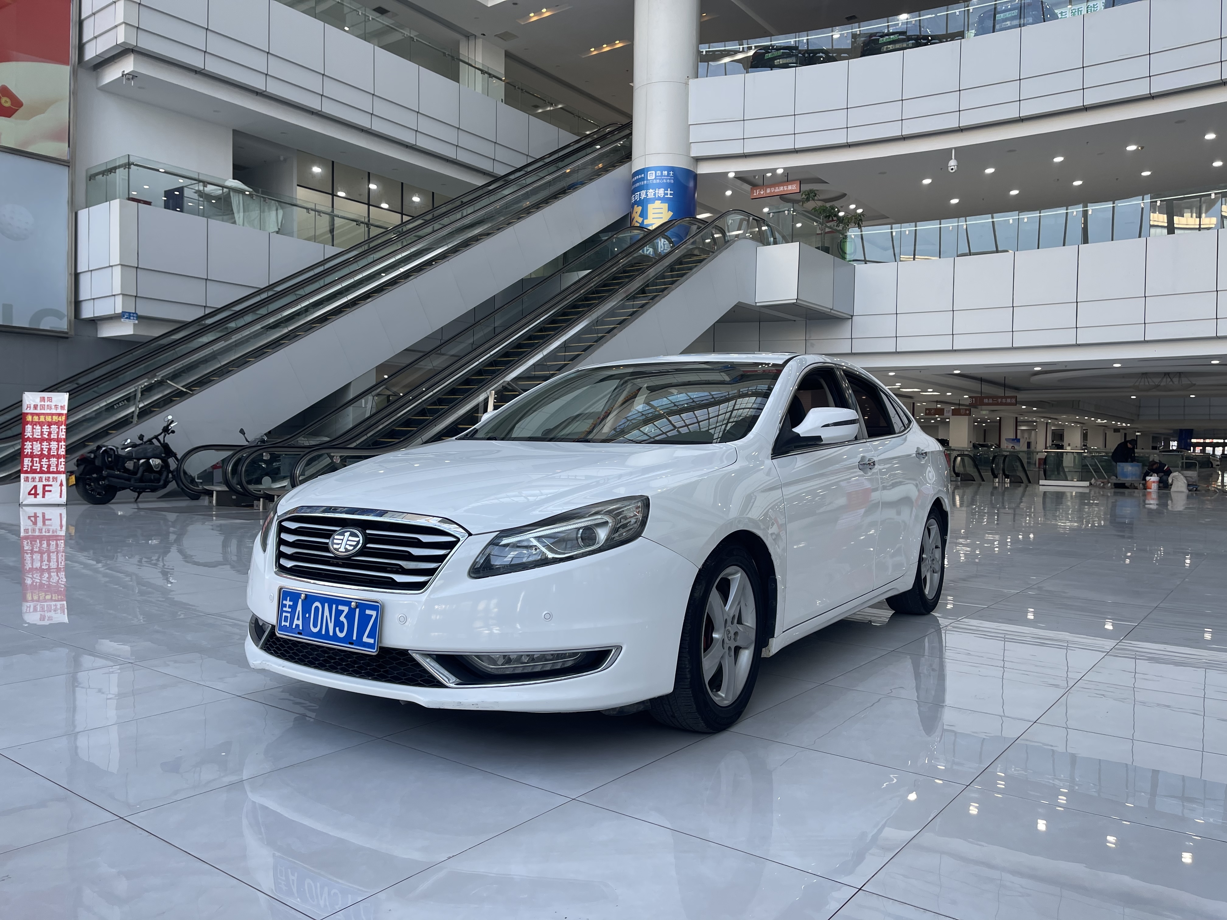 2014 car image #2