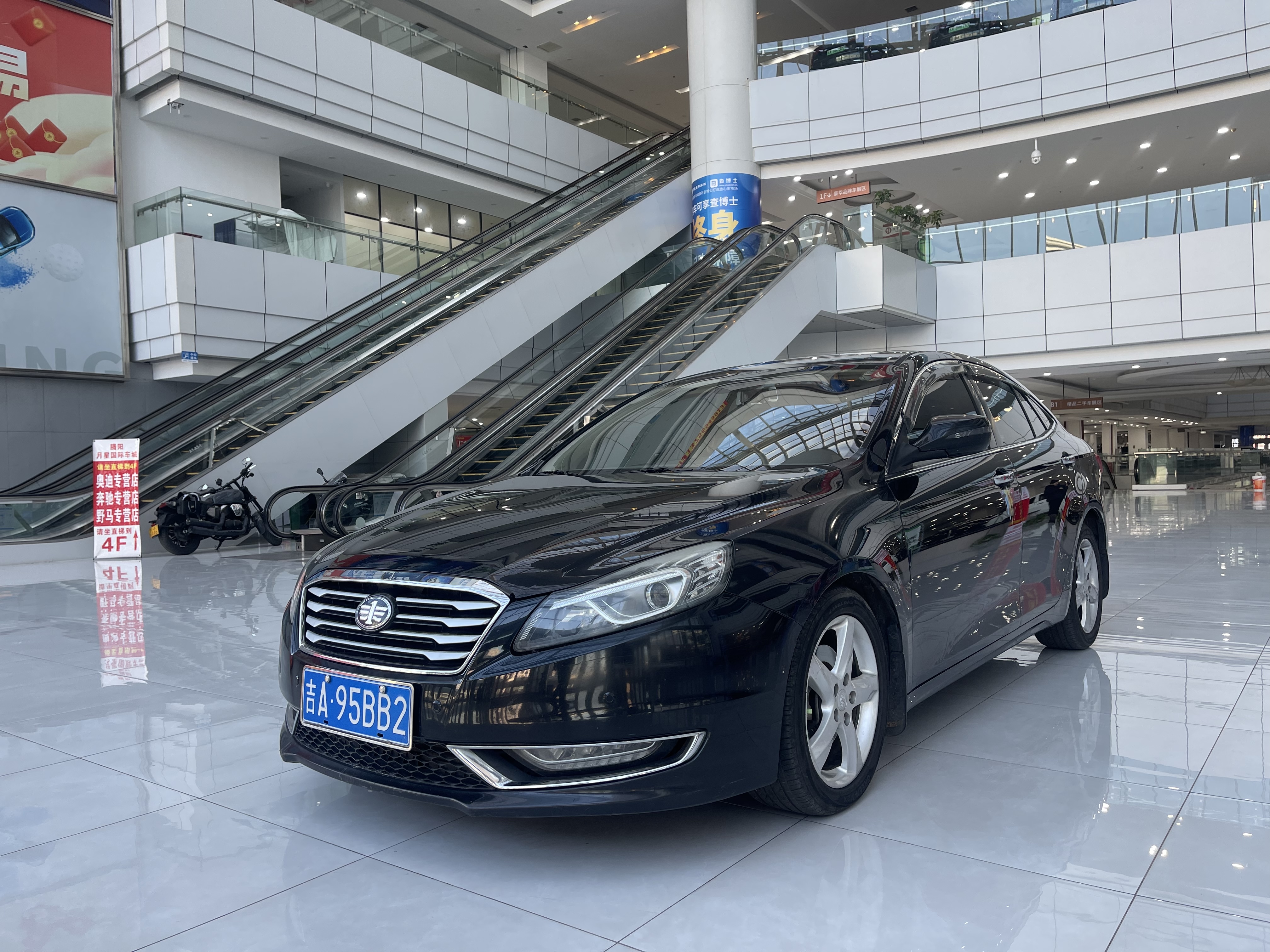 2014 car image #2