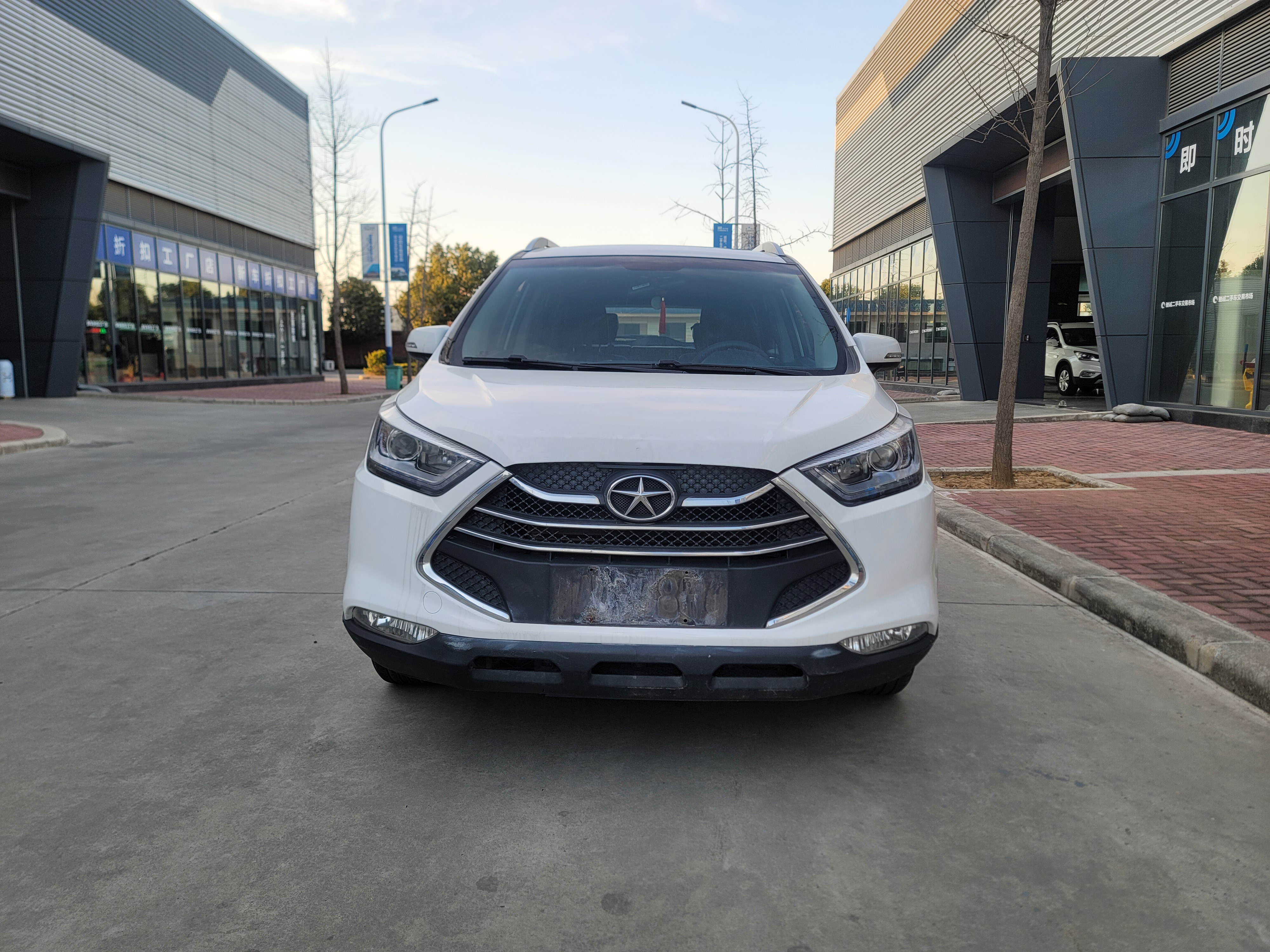 JAC 2015 #2 JAC 2015 car image #2