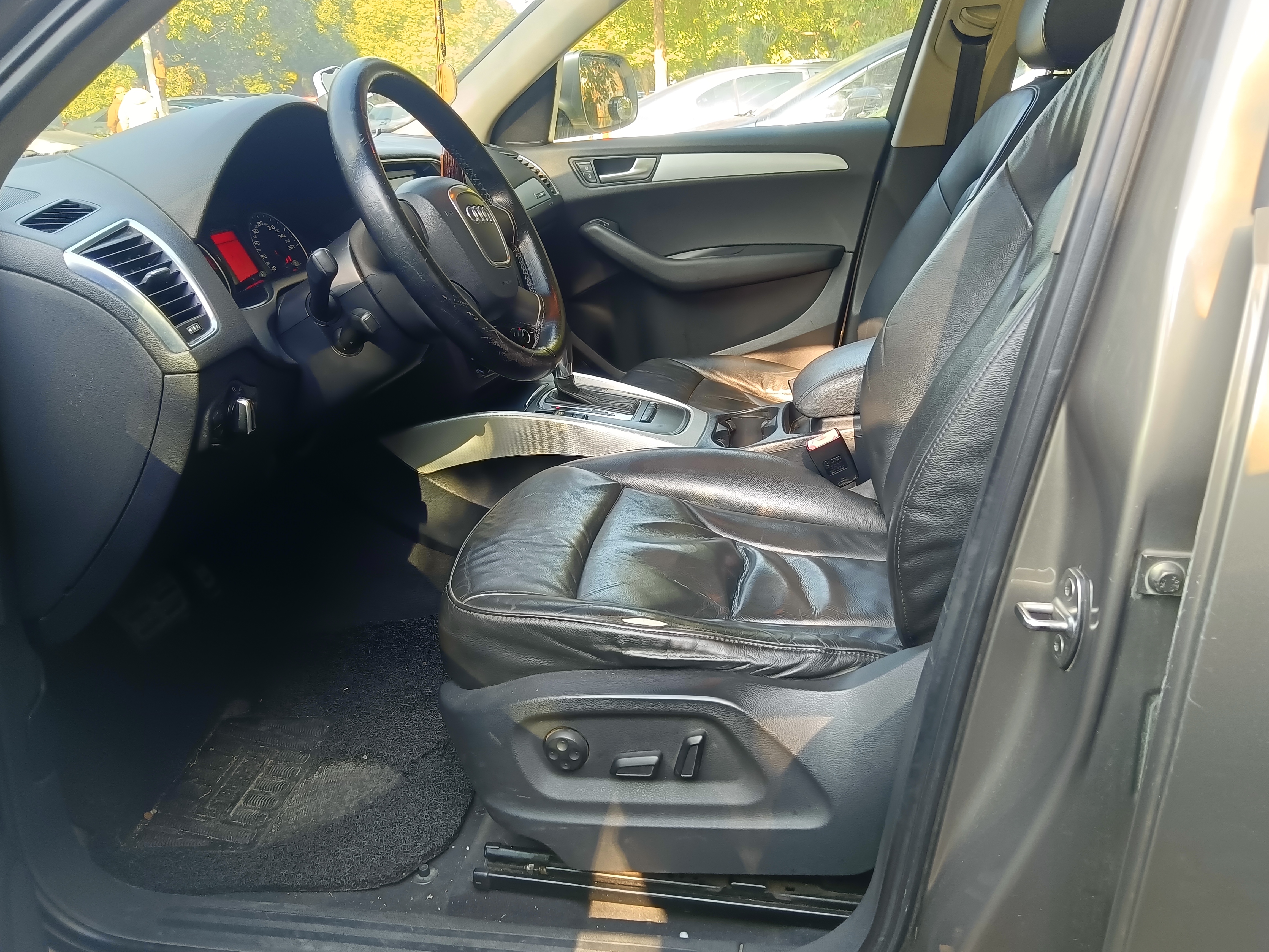 Audi Q5 2011 car image #2