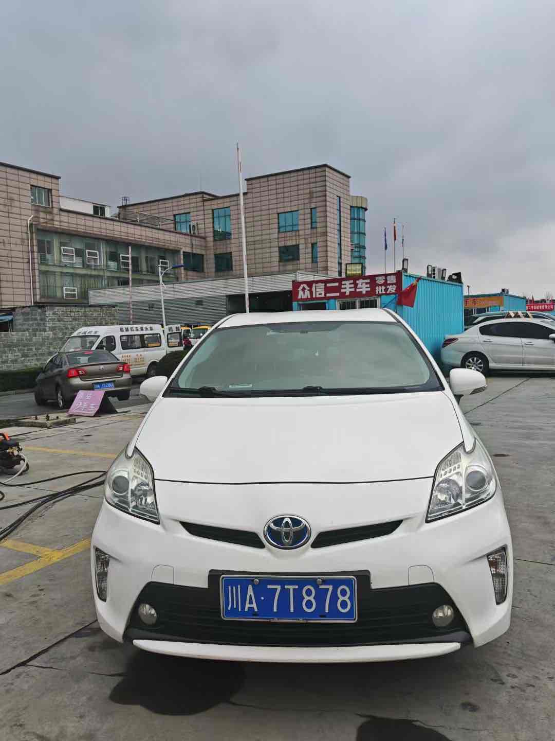 Toyota Prius 2013 car image #2