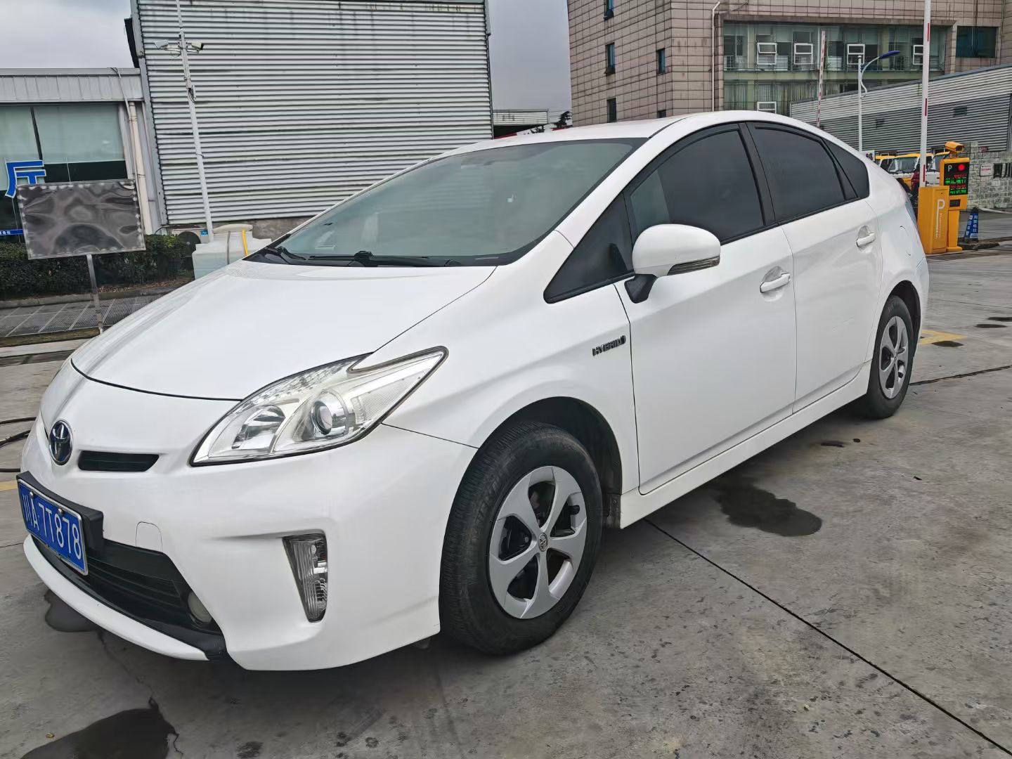 Toyota Prius 2013 car image #2