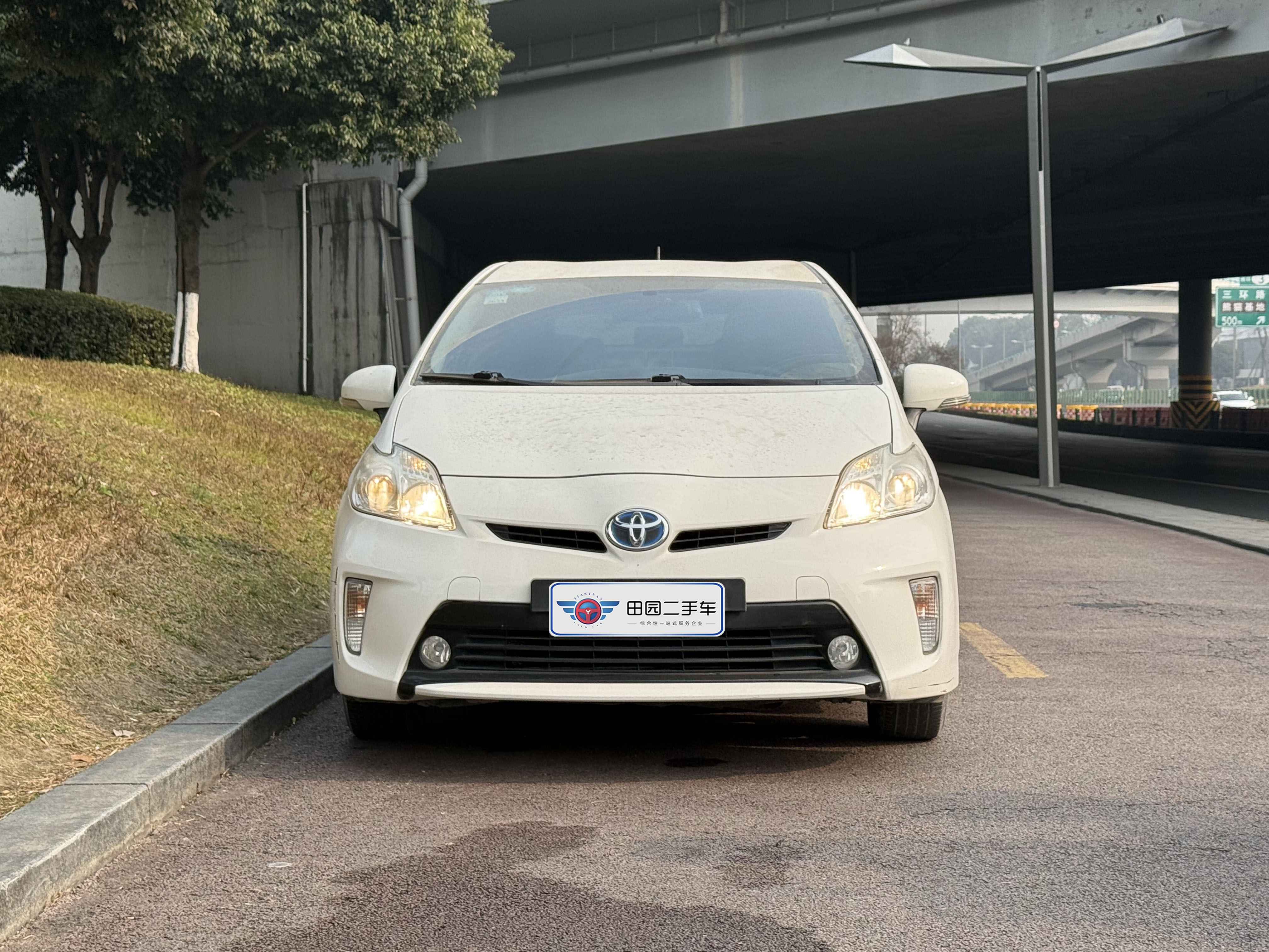 Toyota Prius 2015 car image #2