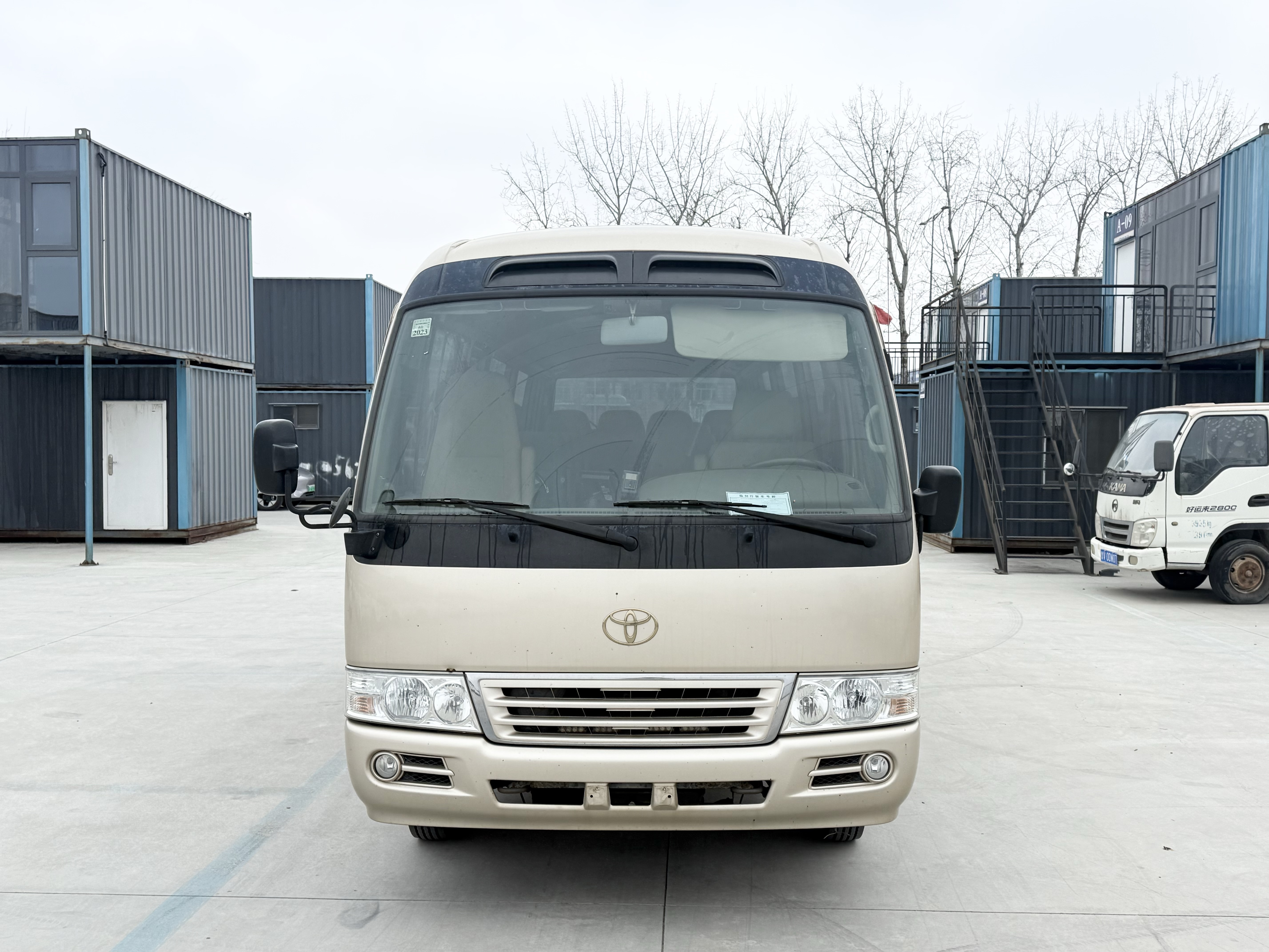 Toyota Coaster 2011 imagen de coche #2