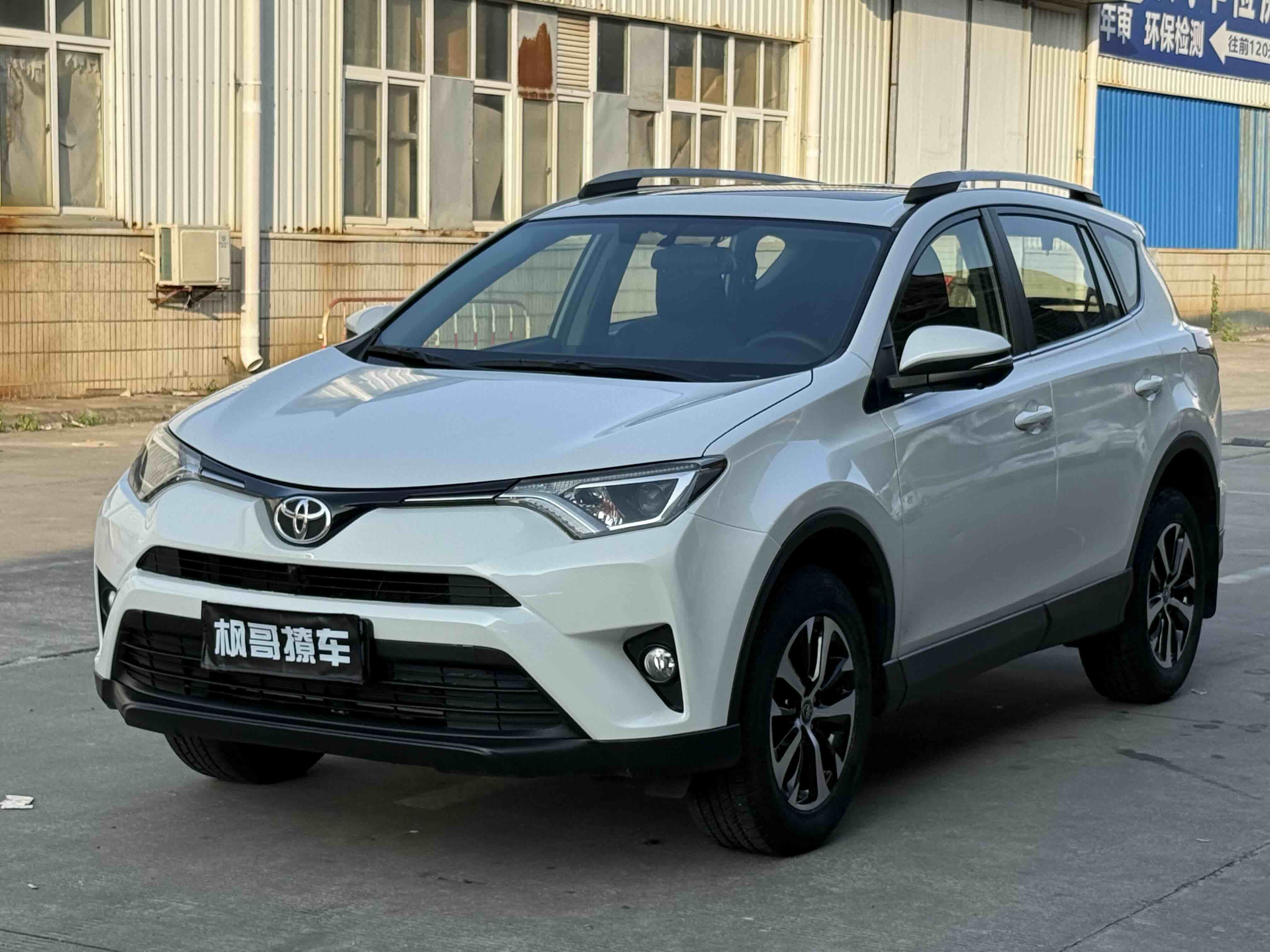 Toyota RAV4 2019 #2 Toyota RAV4 2019 car image #2