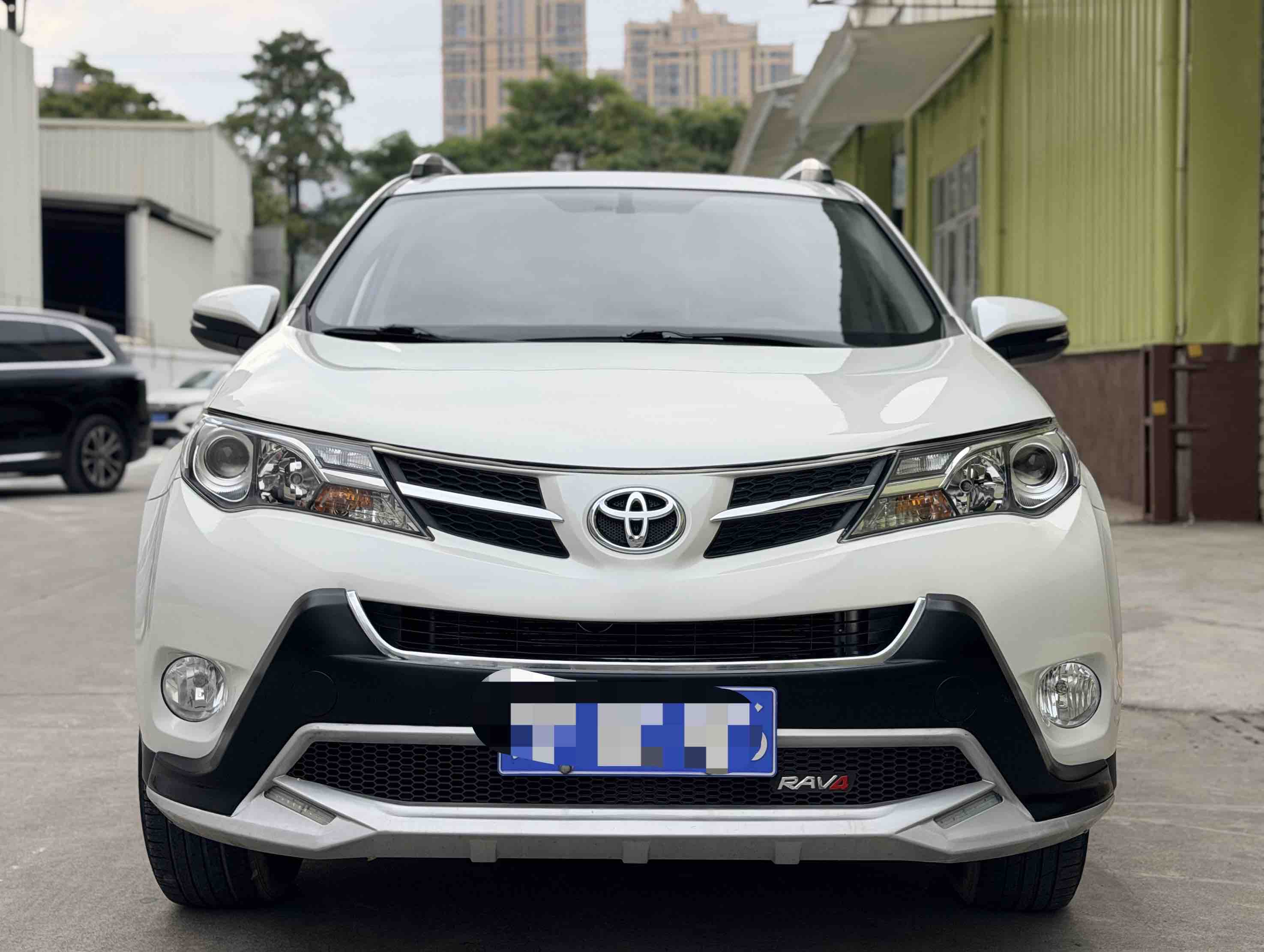 Toyota RAV4 2015 car image #2