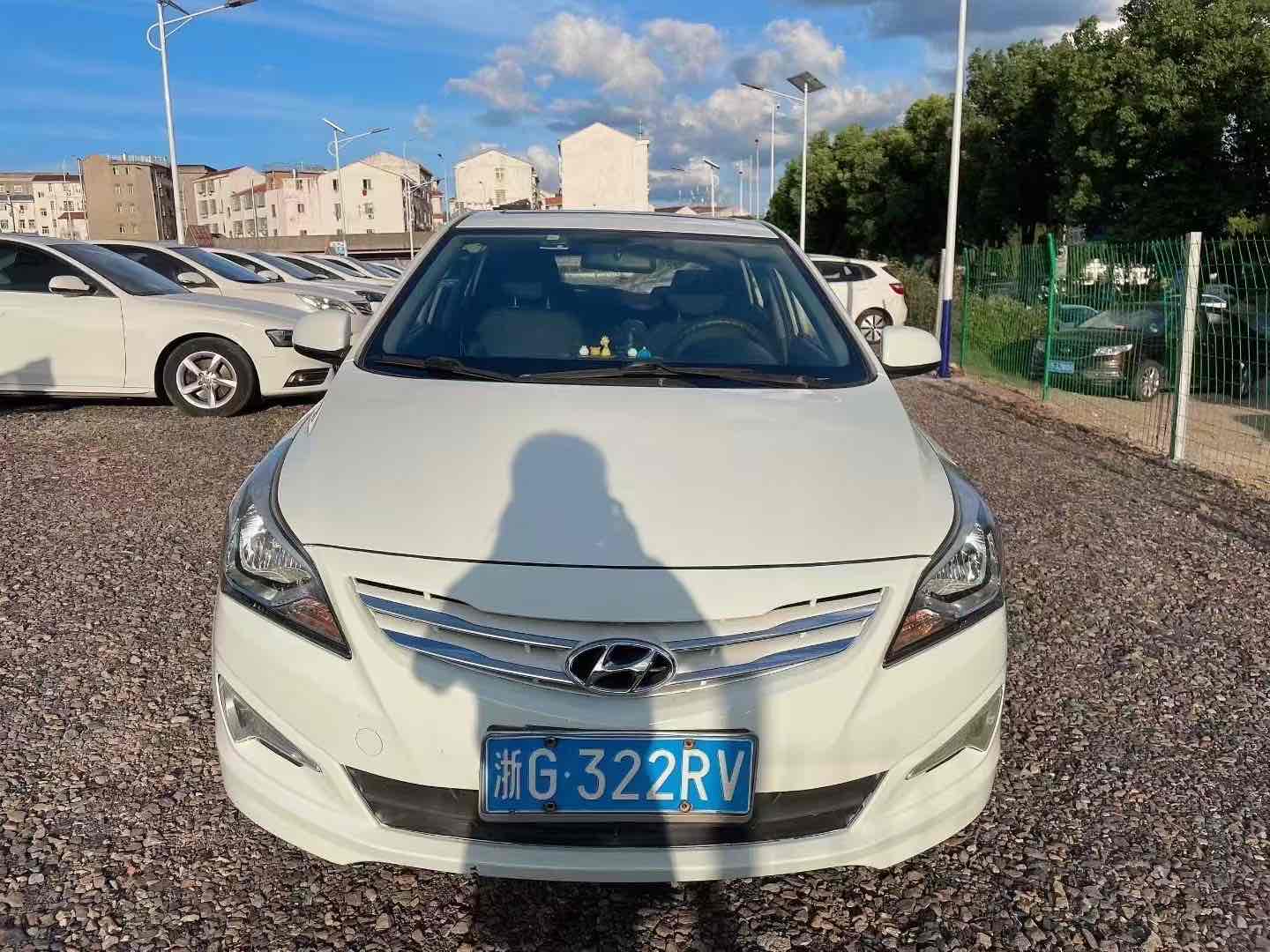 Hyundai Reina Hatchback 2015 immagine di auto #2