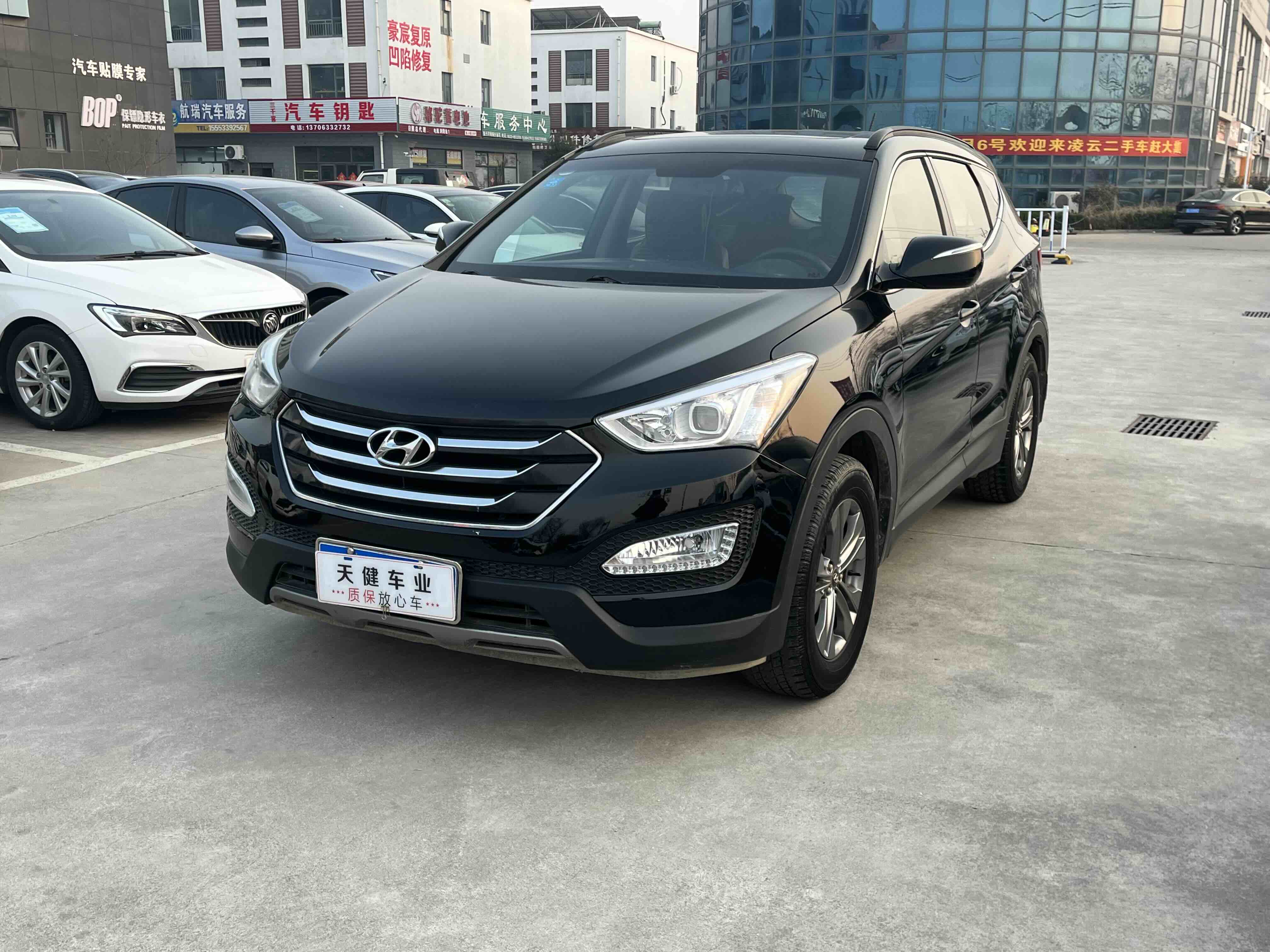 Hyundai Santa Fe 2013 car image #2