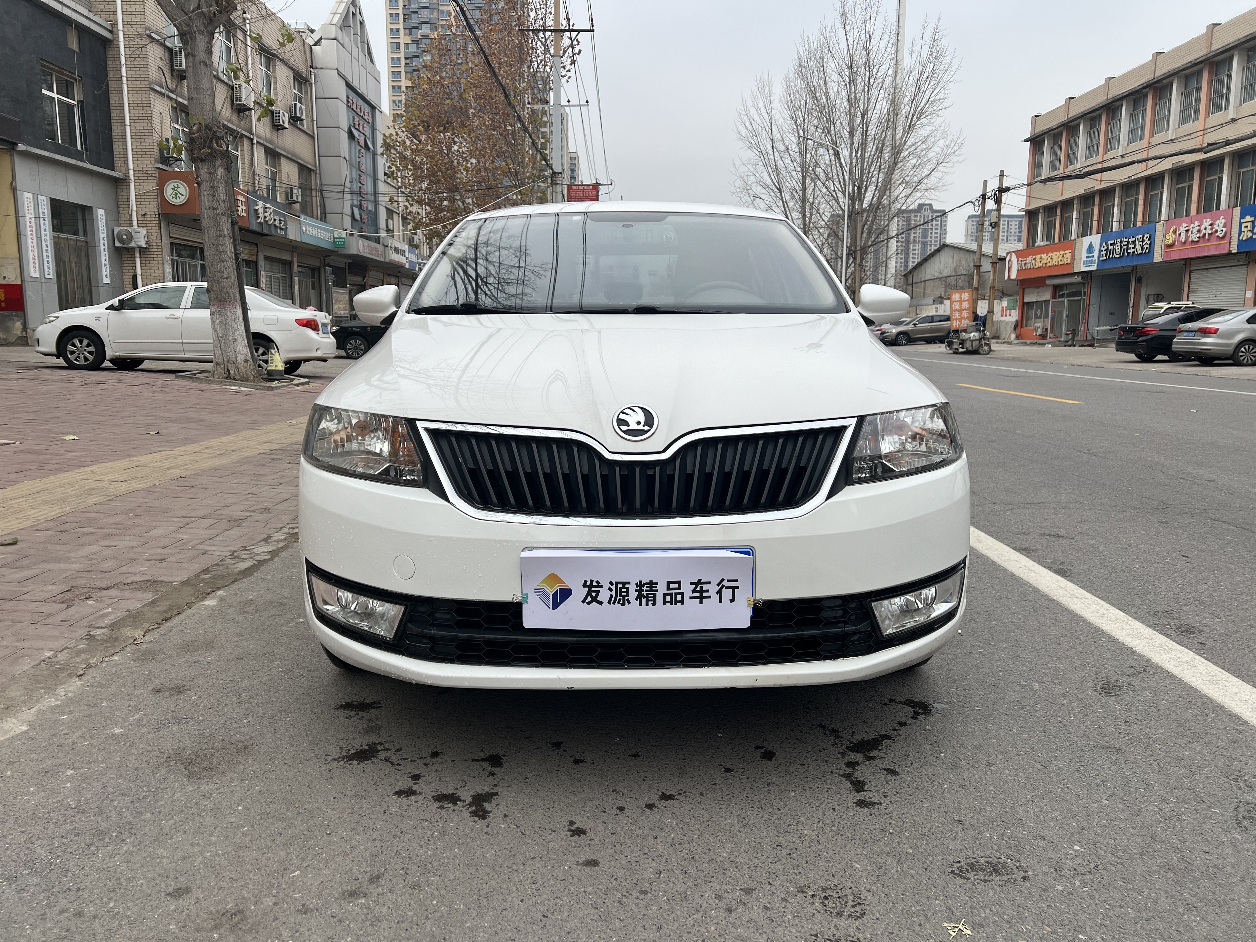 Skoda Rapid 2015 immagine di auto #2