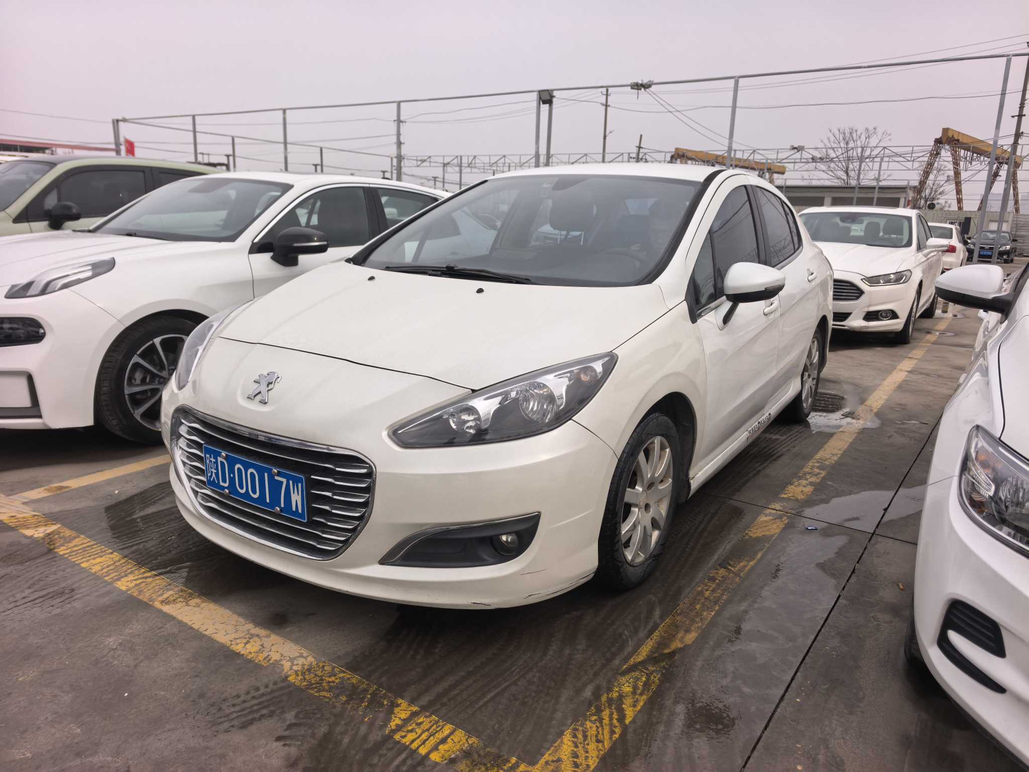 Peugeot 308 2015 car image #2