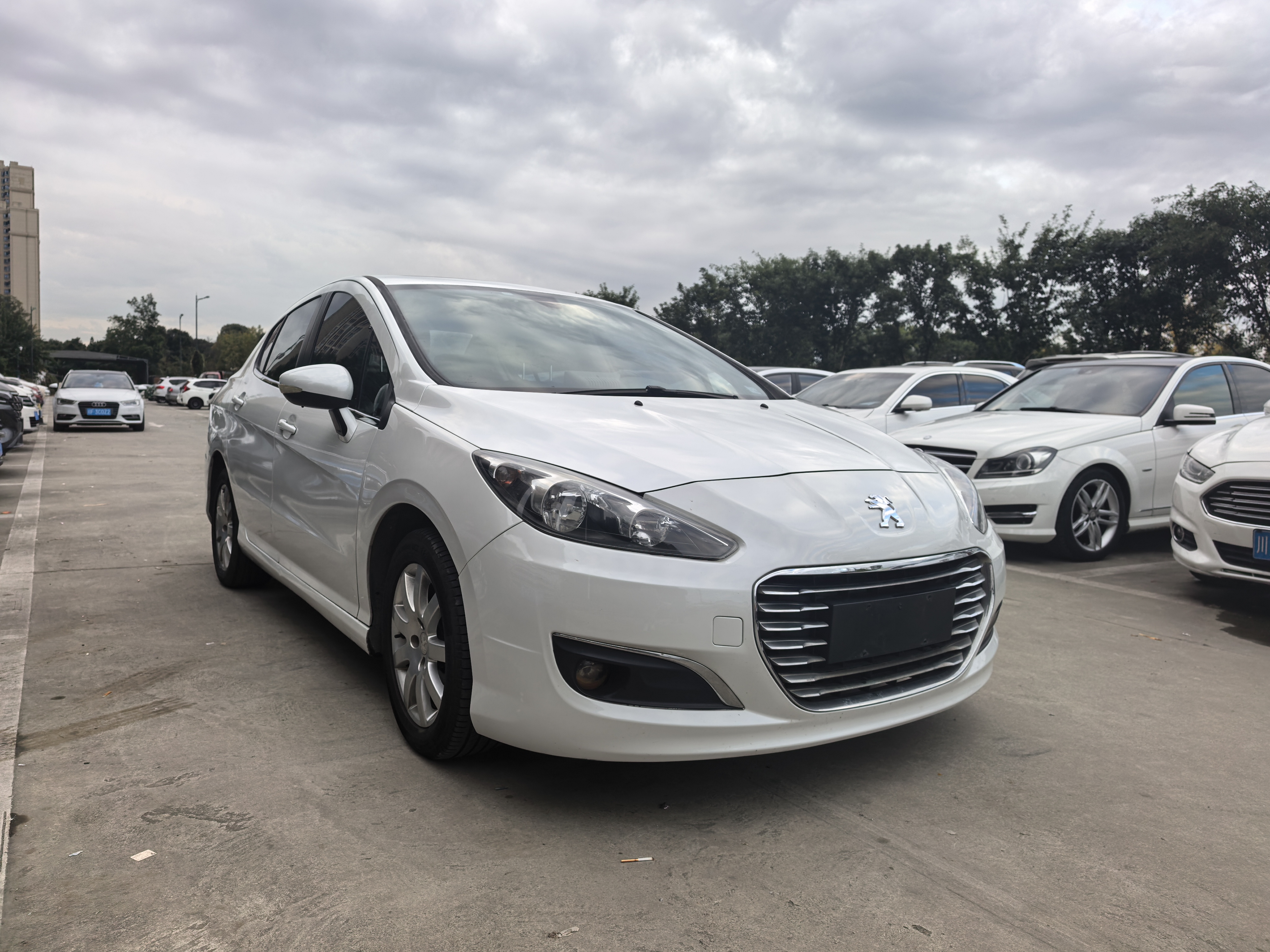 Peugeot 308 2015 car image #2