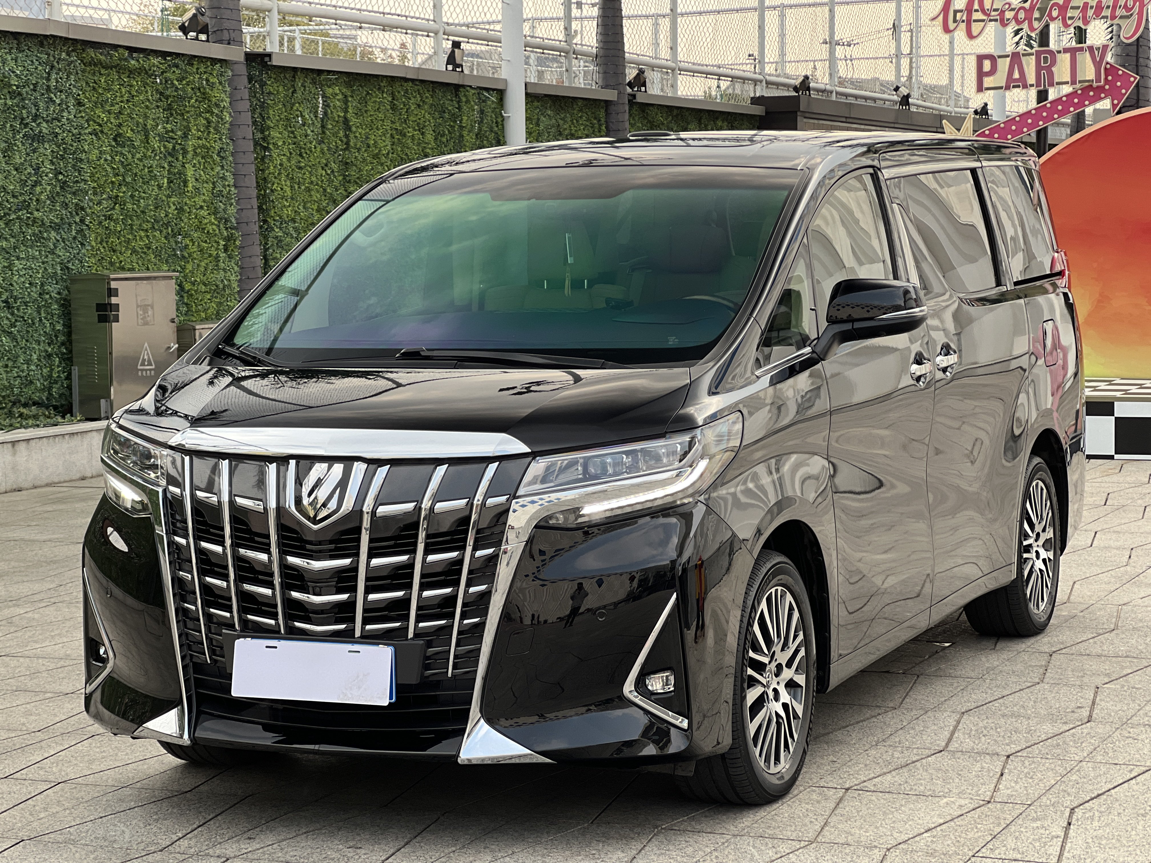 Toyota Alphard 2017 car image #2