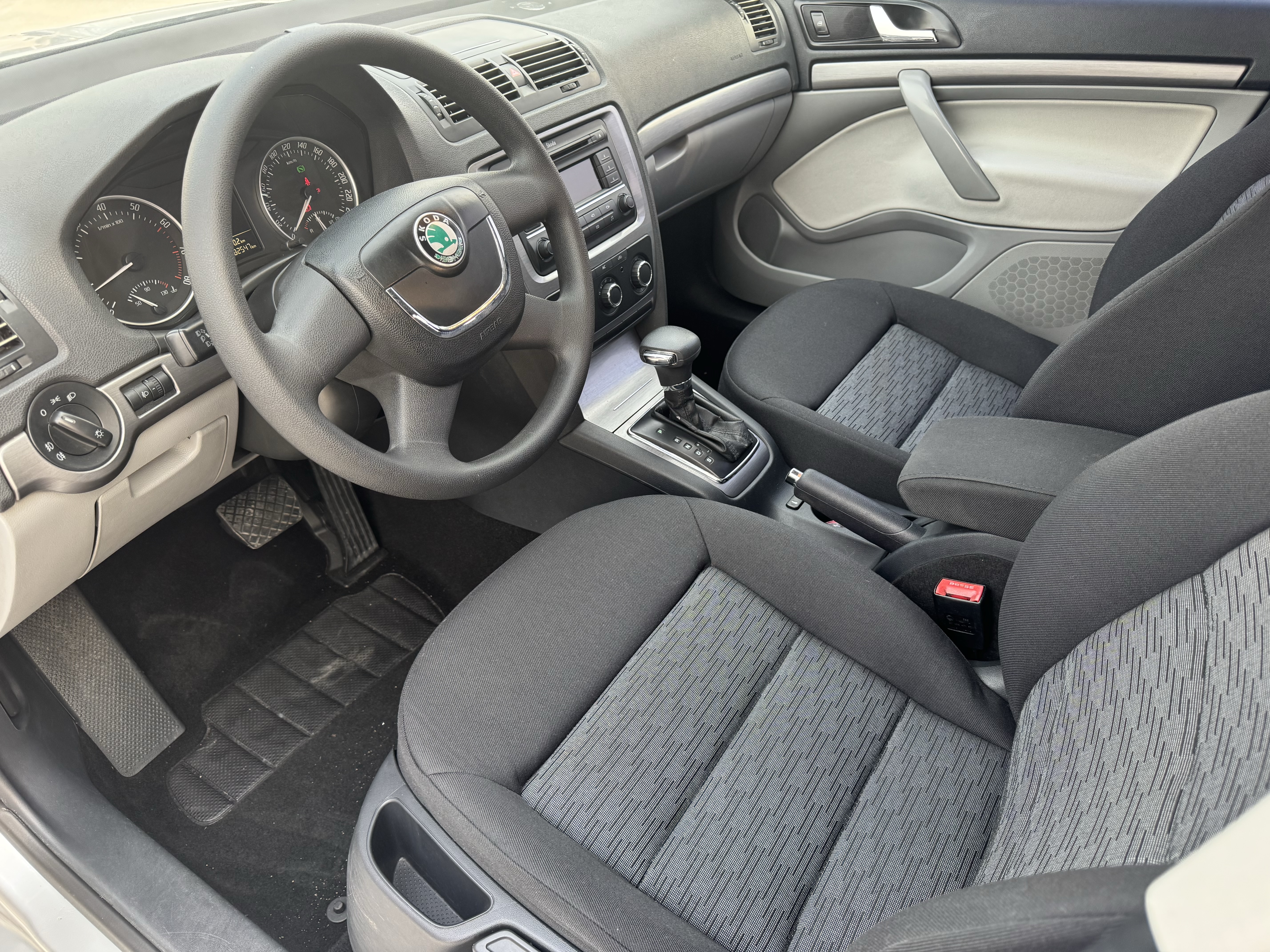 Skoda Octavia 2011 car image #2