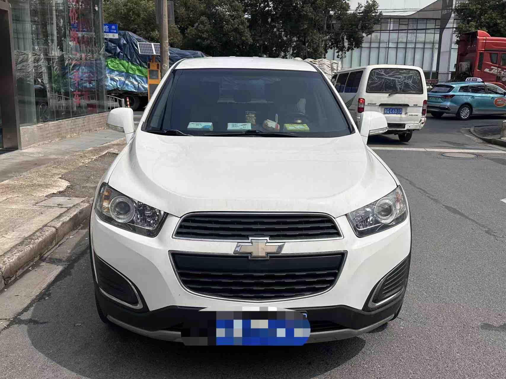 Chevrolet Captiva 2017 car image #2