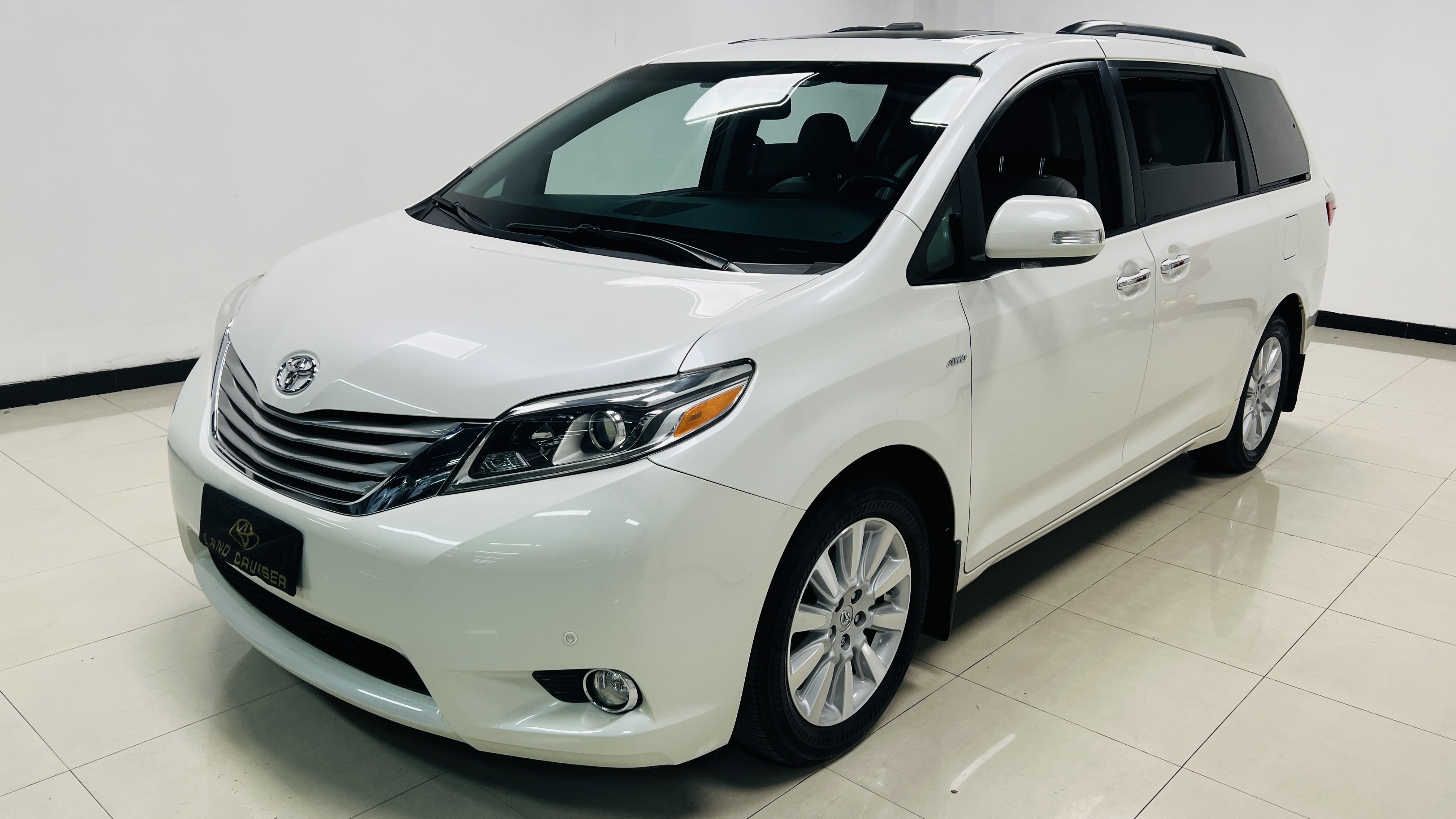 Toyota SIENNA 2016 car image #2