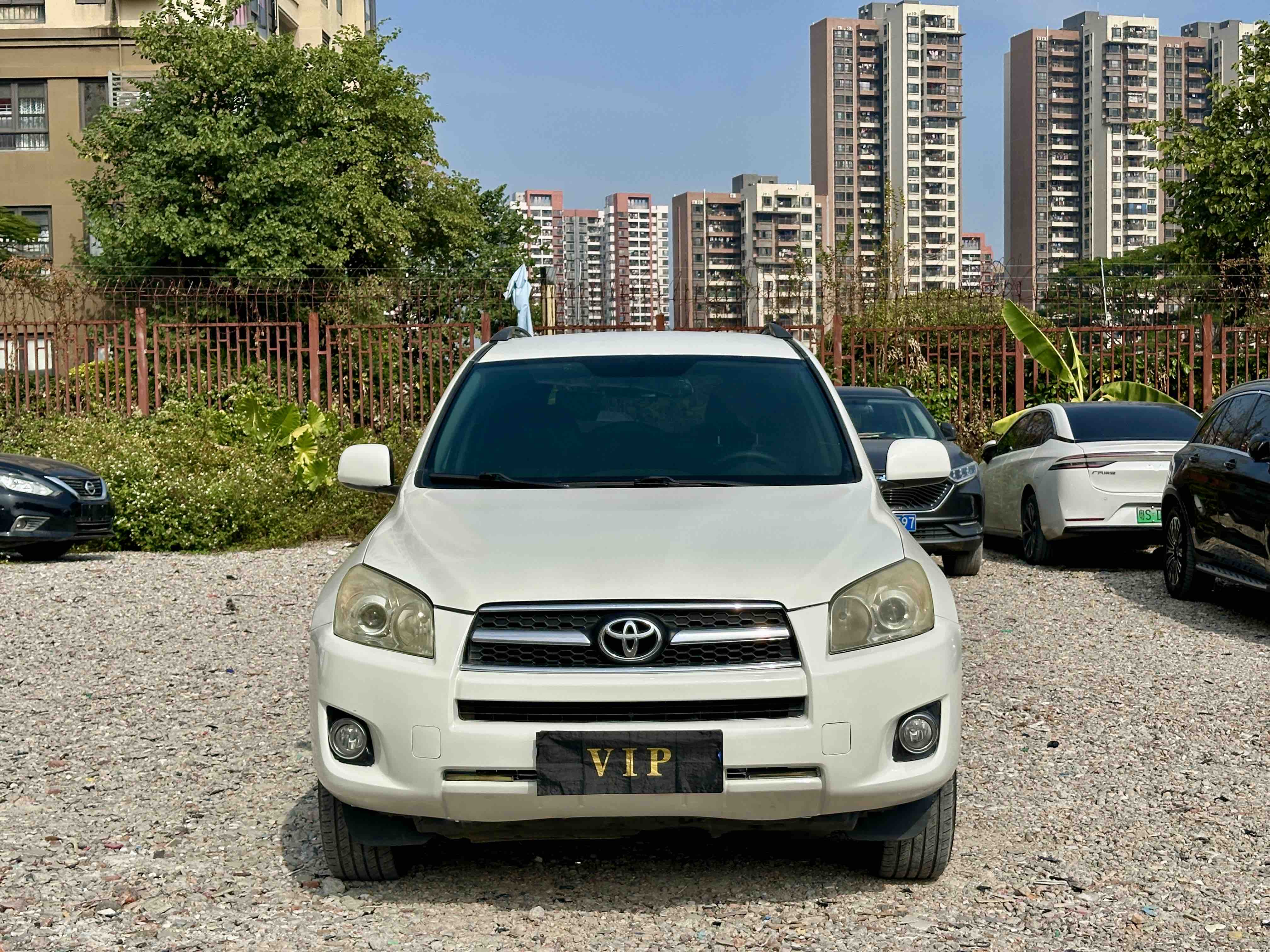 Toyota RAV4 2010 car image #2