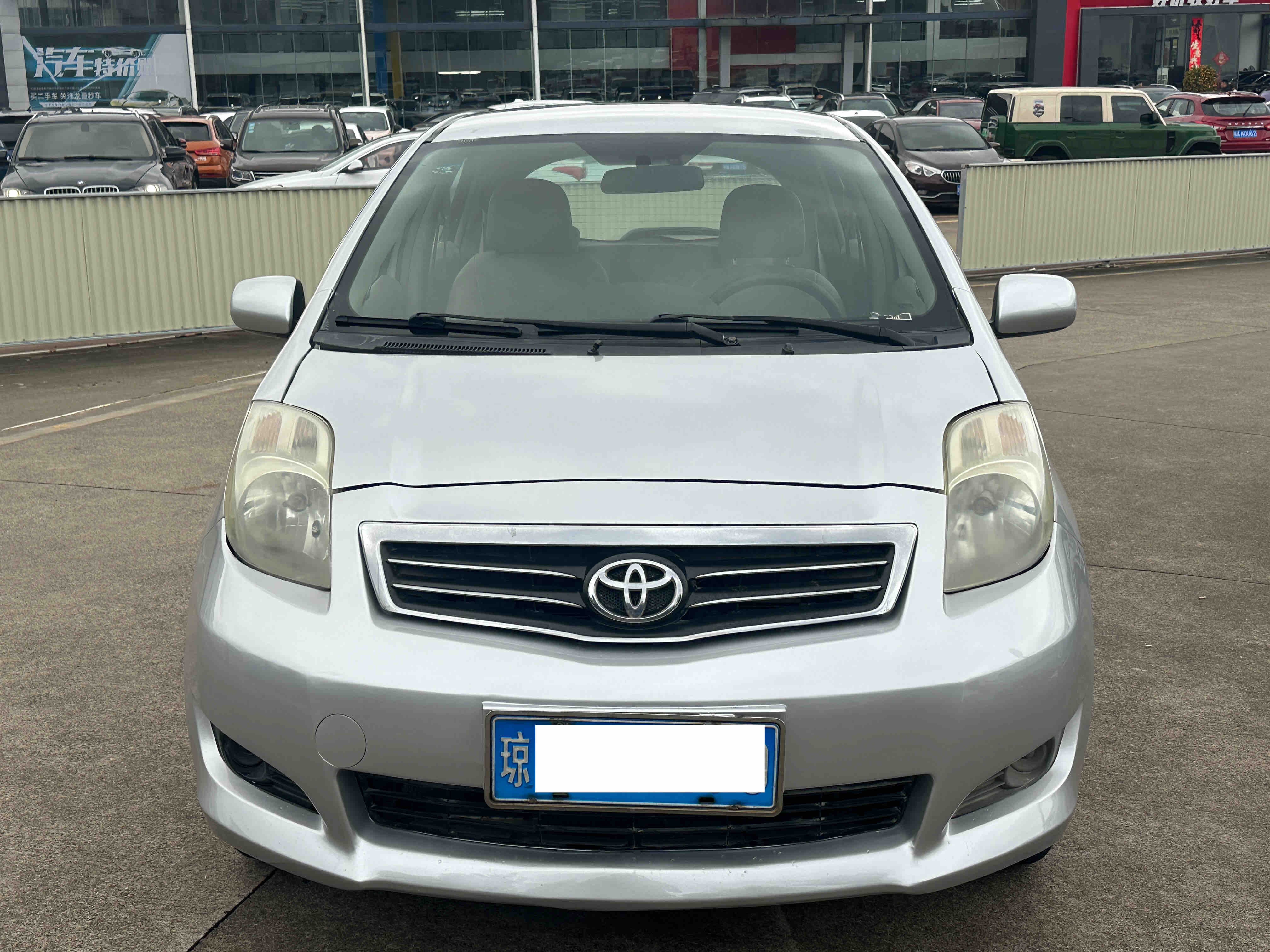 Yaris 2011 car image #2