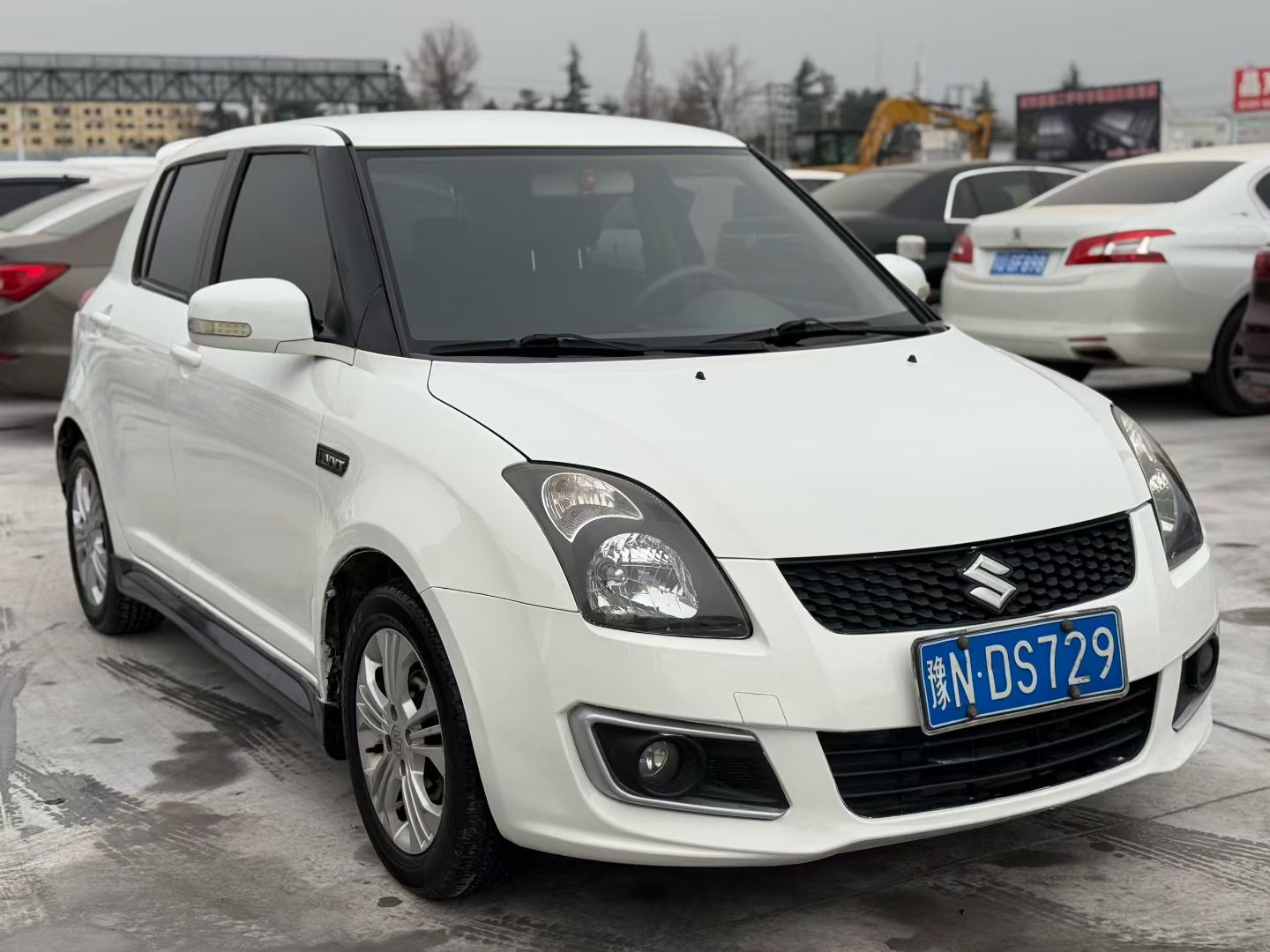Suzuki Swift 2013 car image #2