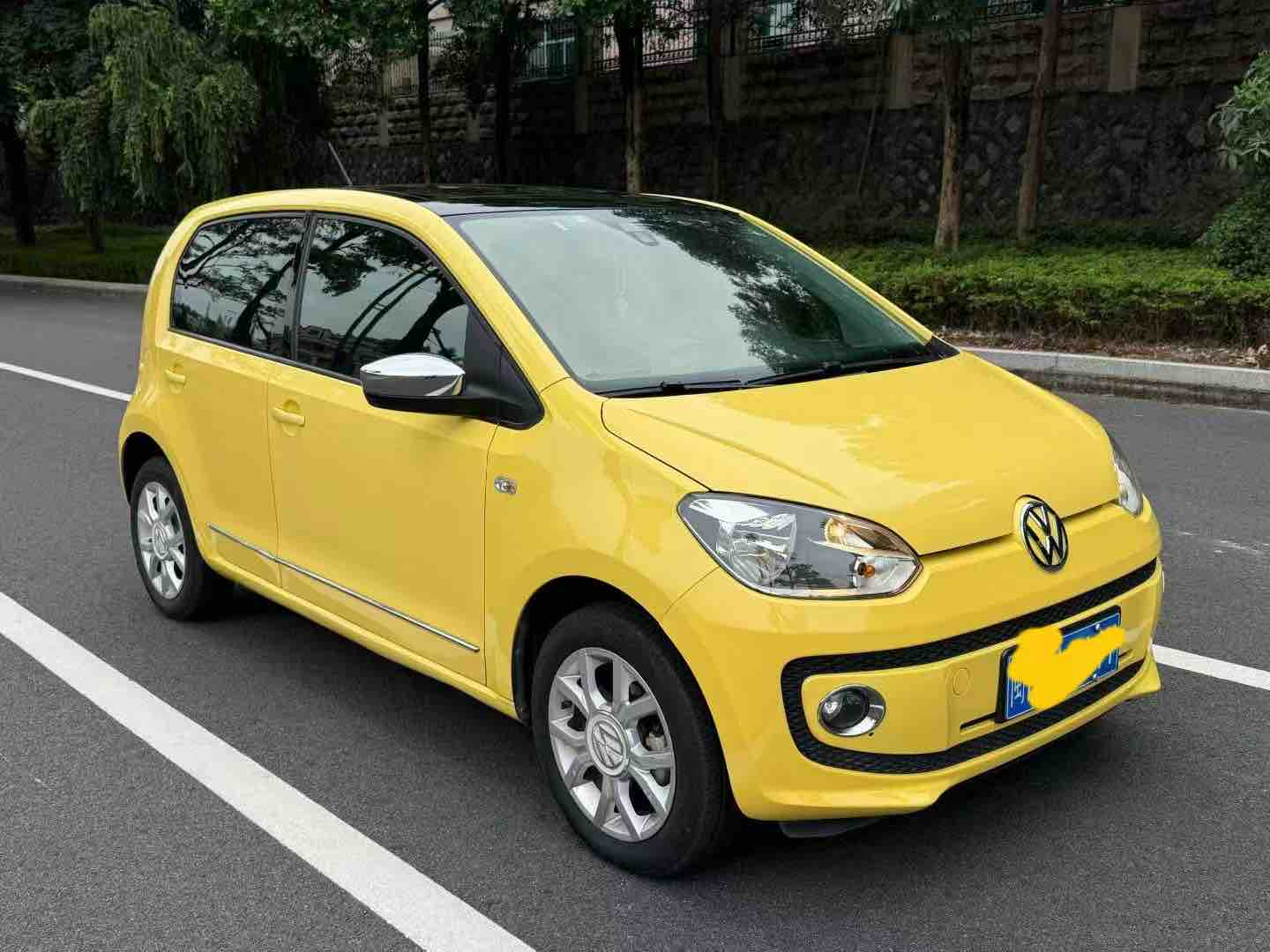 Volkswagen up! 2015 car image #2