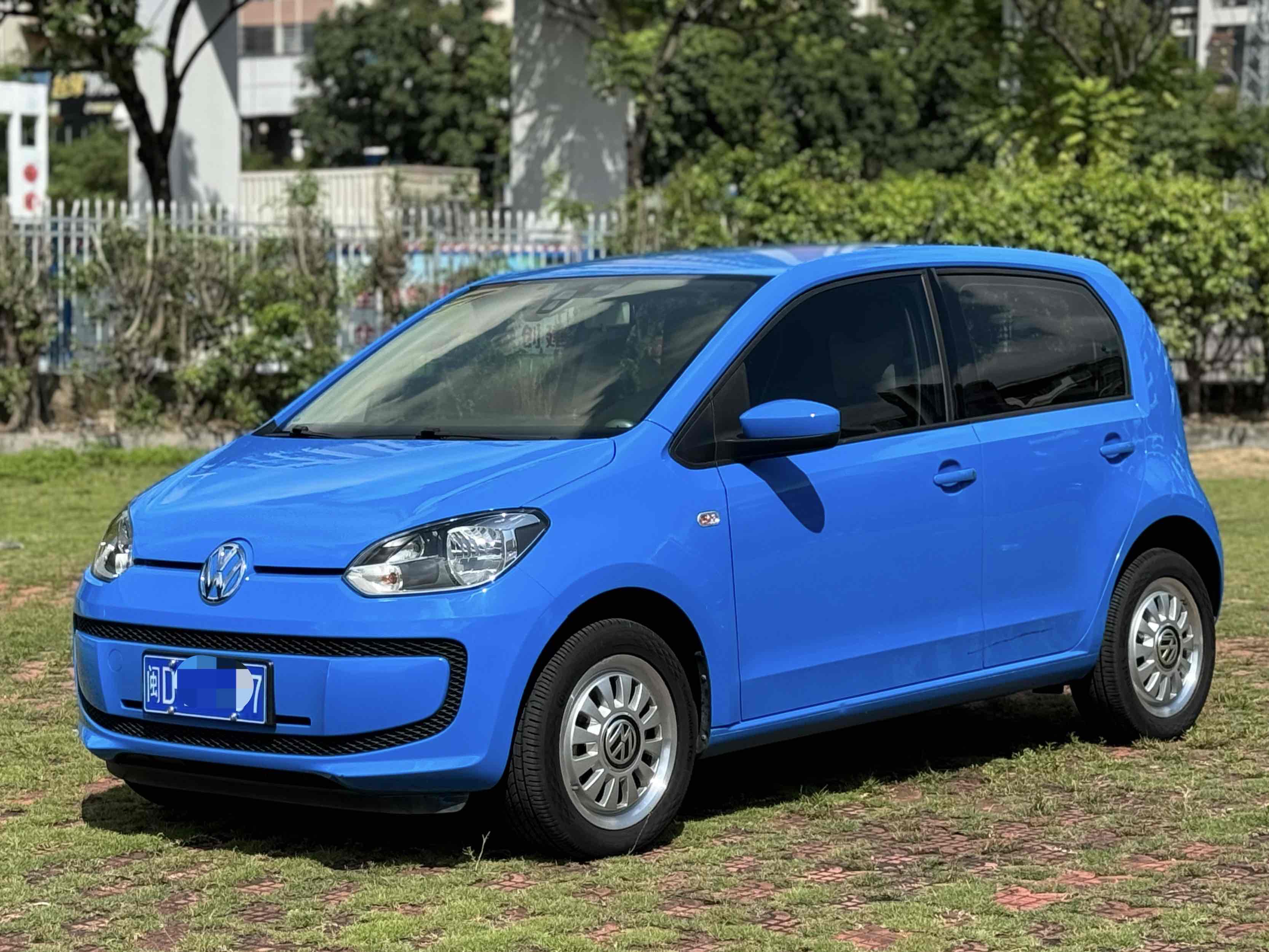 Volkswagen up! 2016 imagem de carro #2