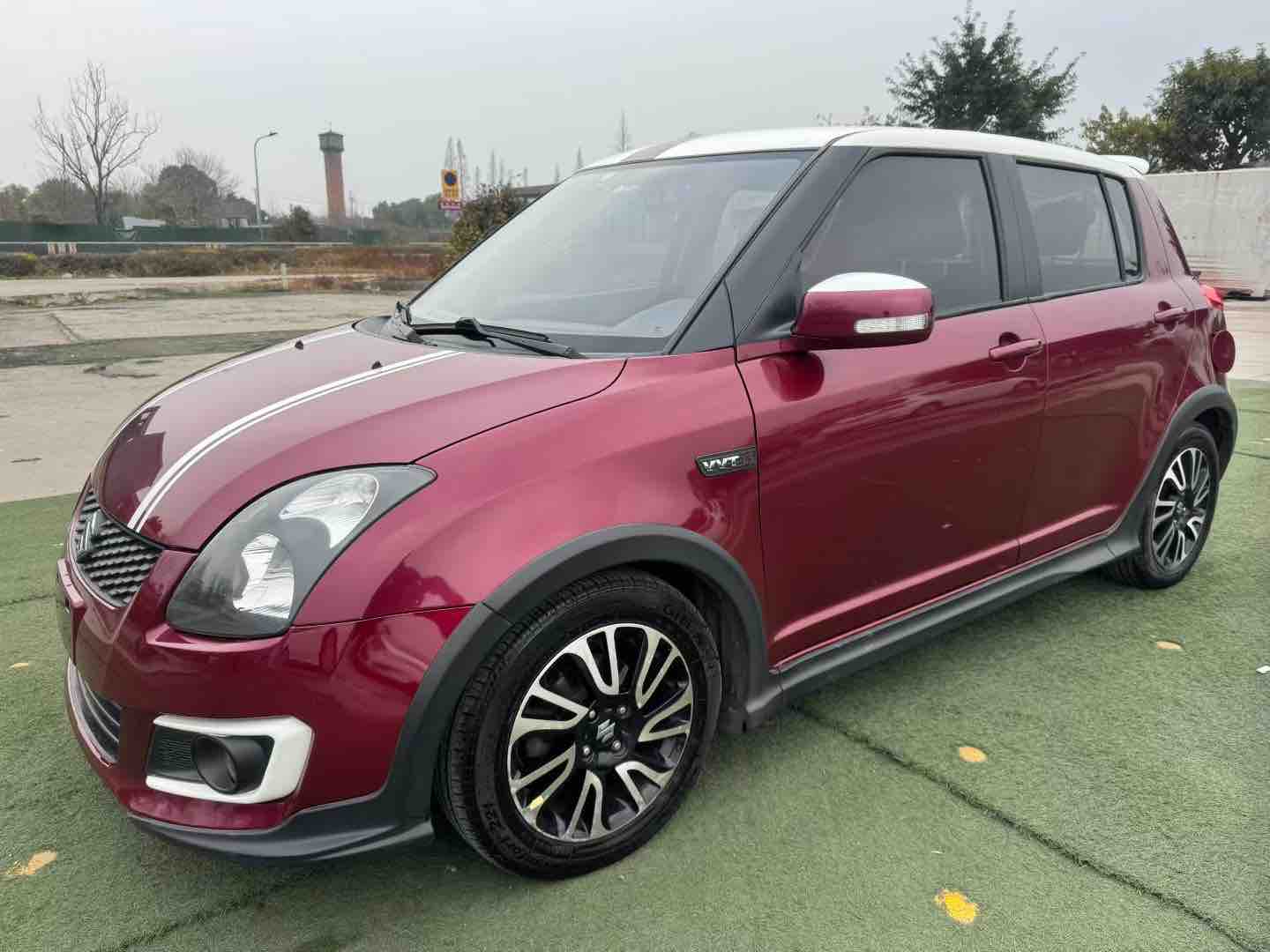 Suzuki Swift 2015 car image #2