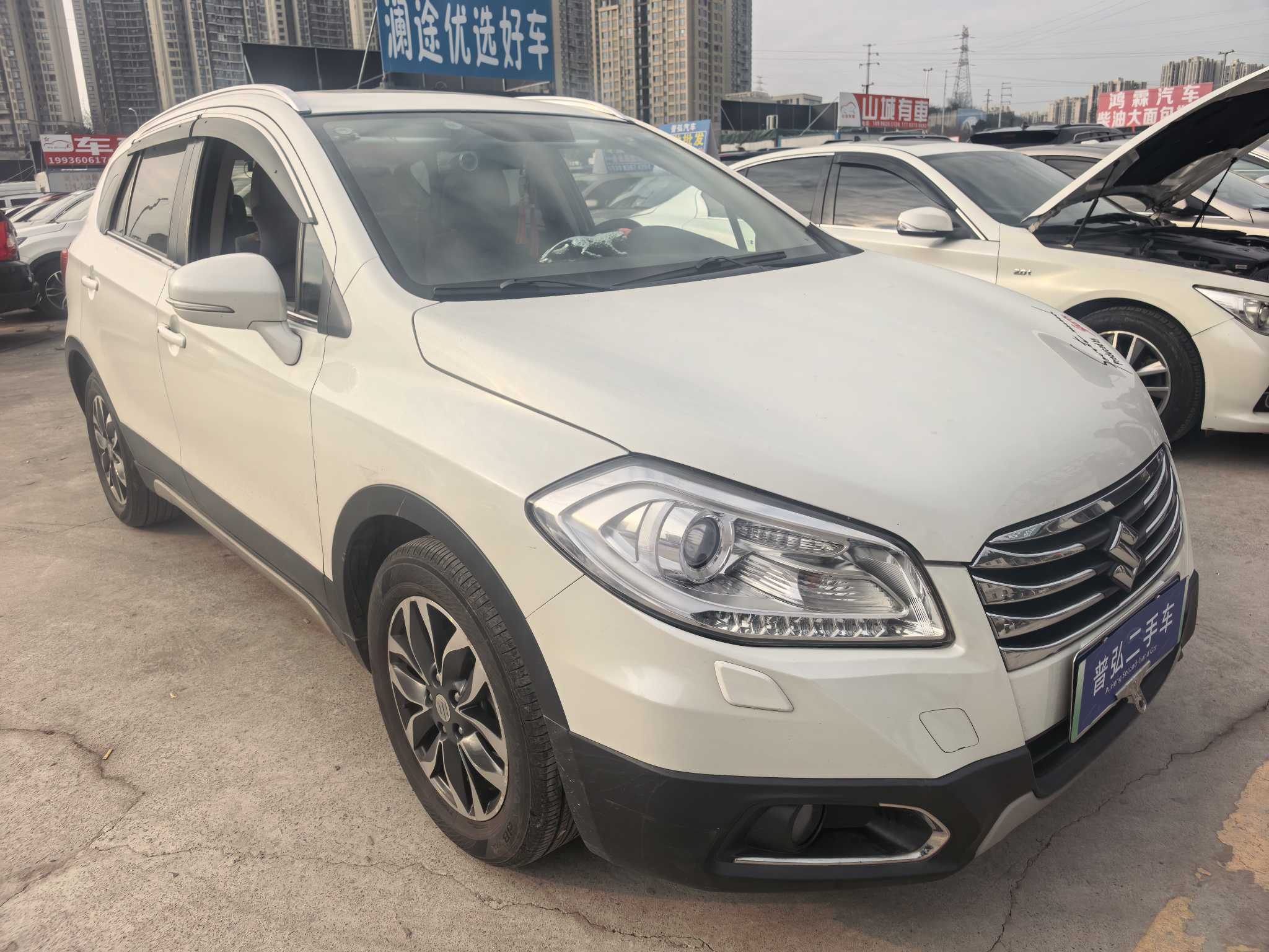 Suzuki S-Cross 2015 صورة سيارة #2