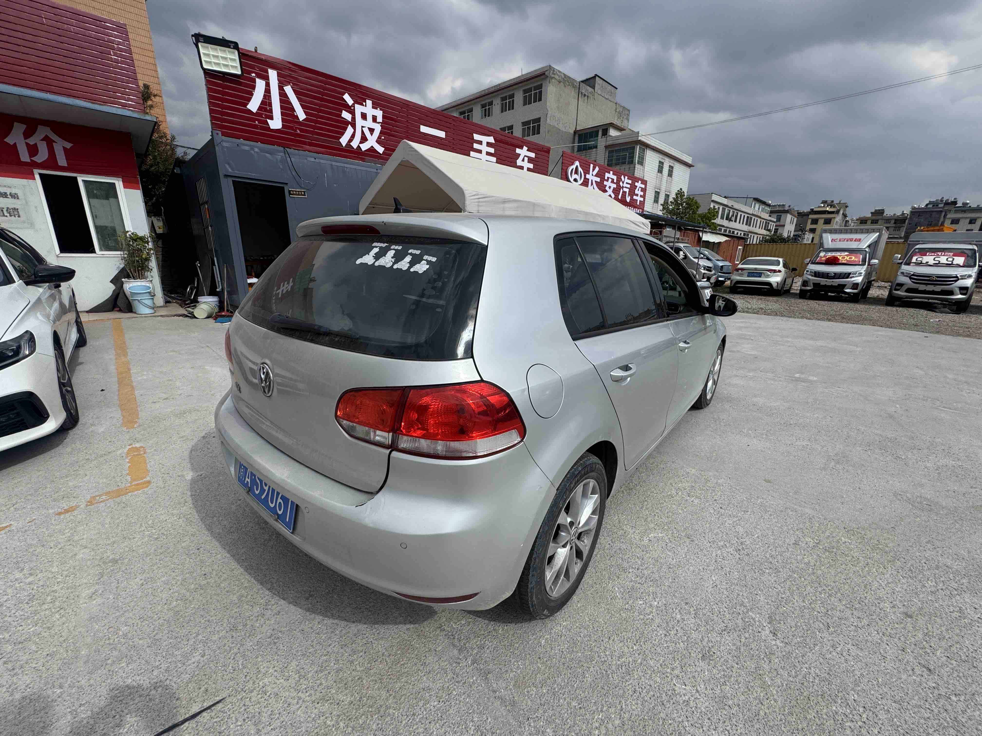 Volkswagen Golf 2011 car image #2