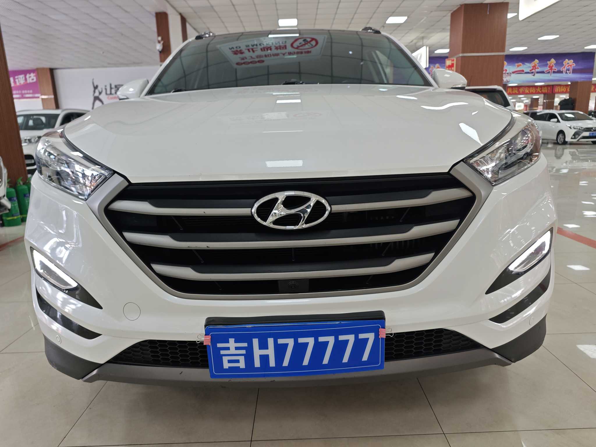 Hyundai Tucson 2017 car image #2