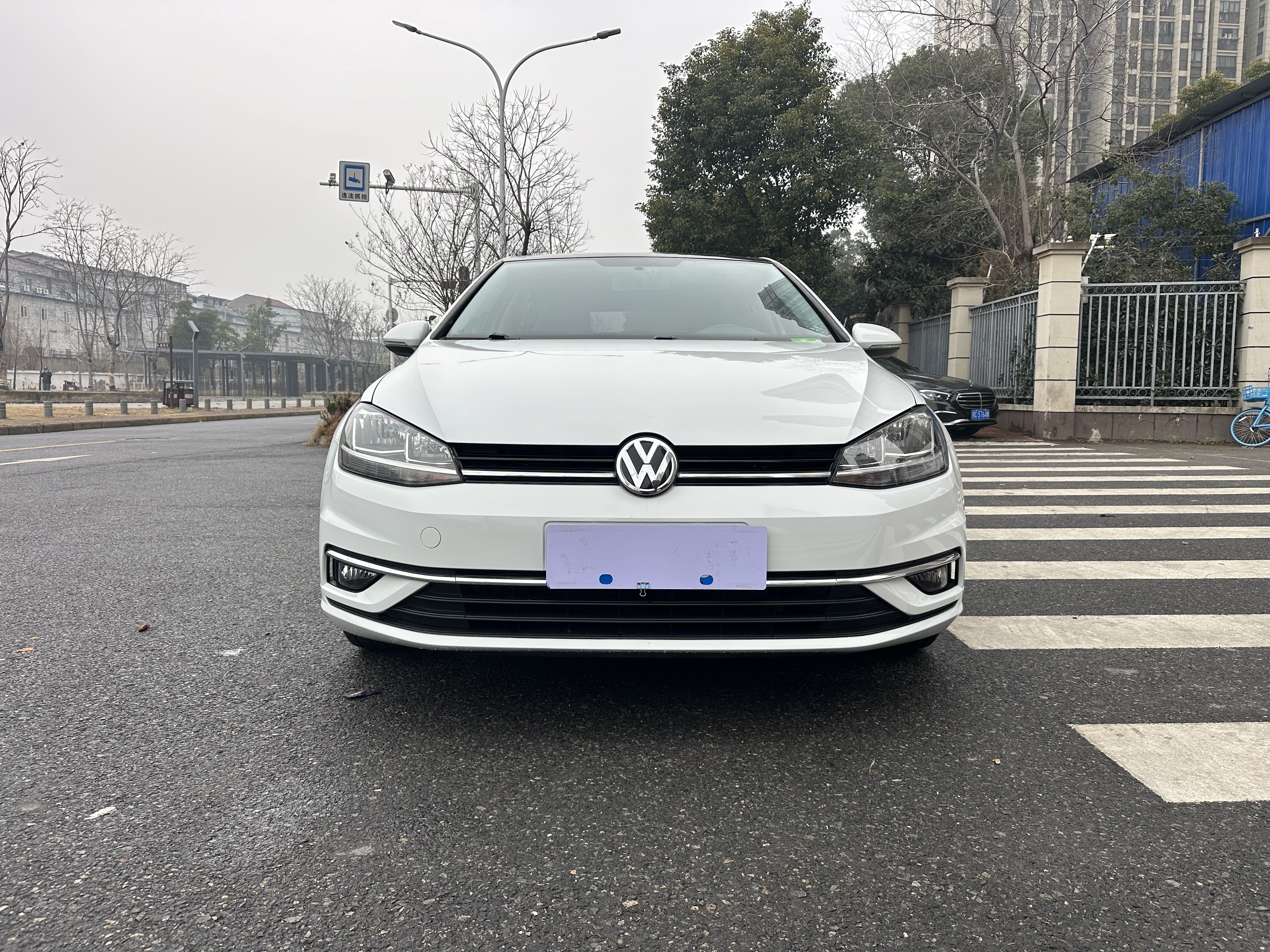 Volkswagen Golf 2018 car image #2