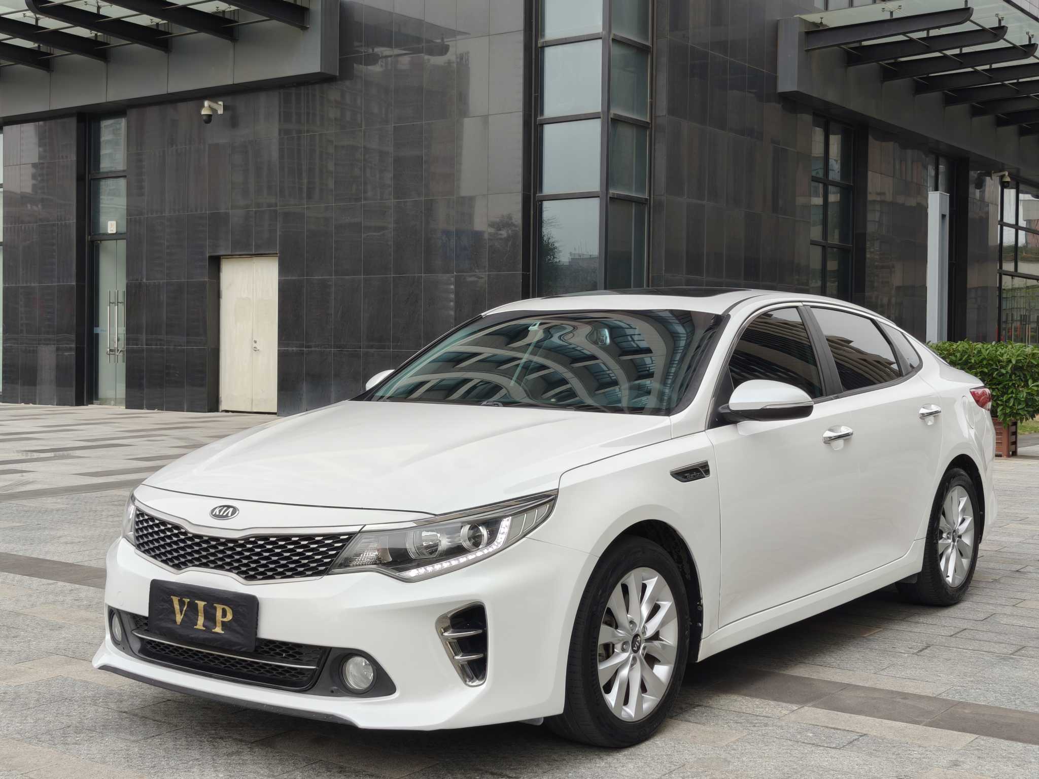 Kia K5 2017 car image #2