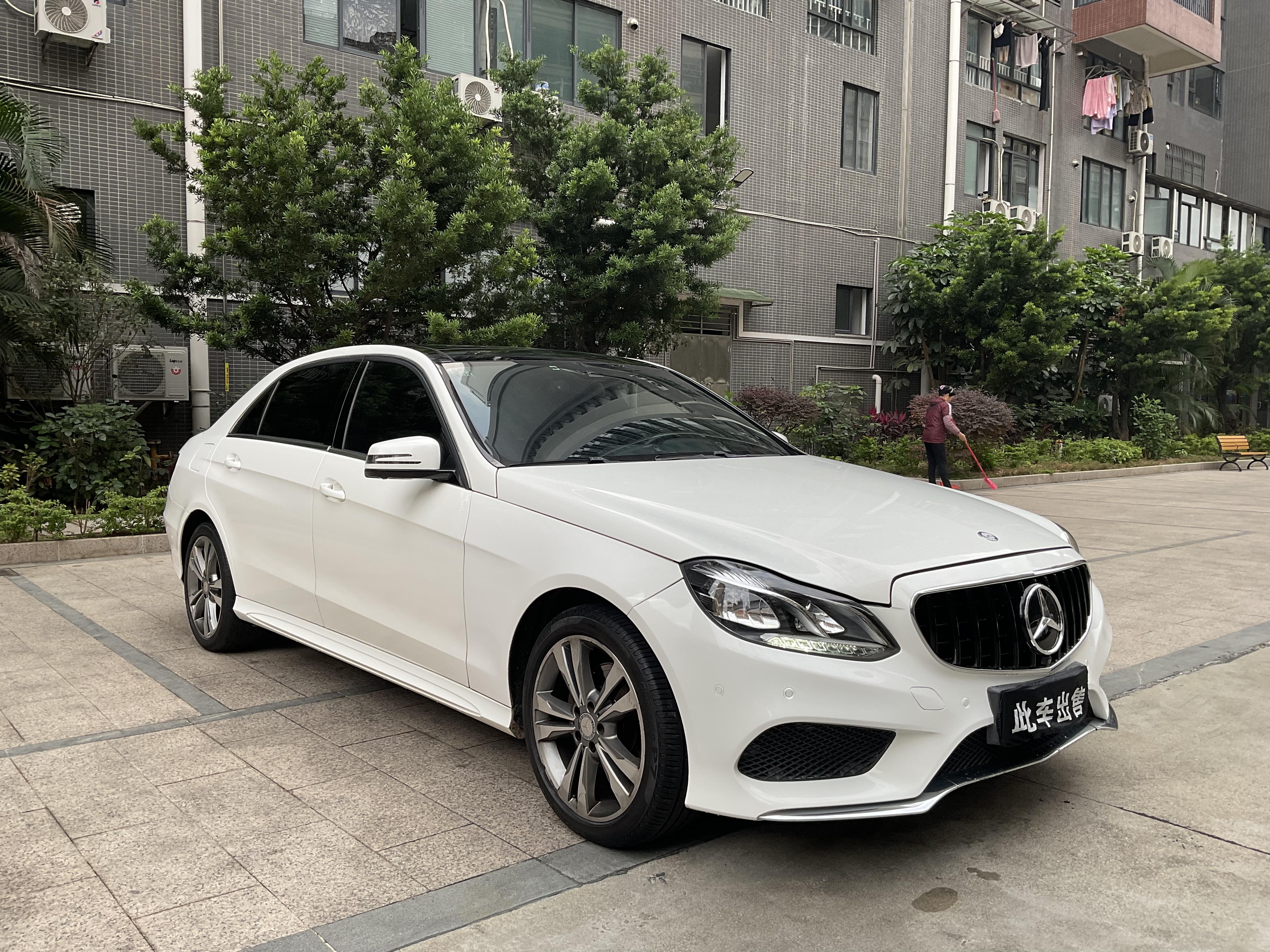 Mercedes-Benz E Class 2015 car image #2