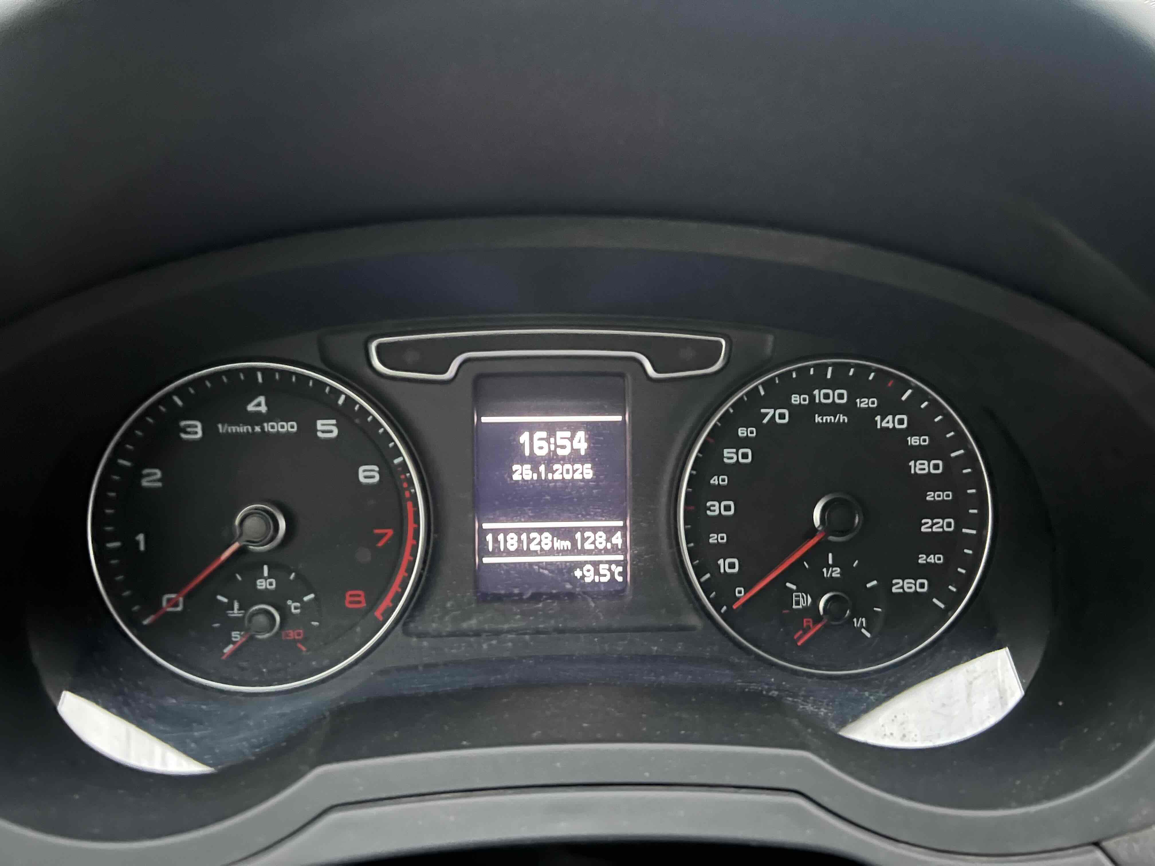 Audi Q3 2016 car image #2