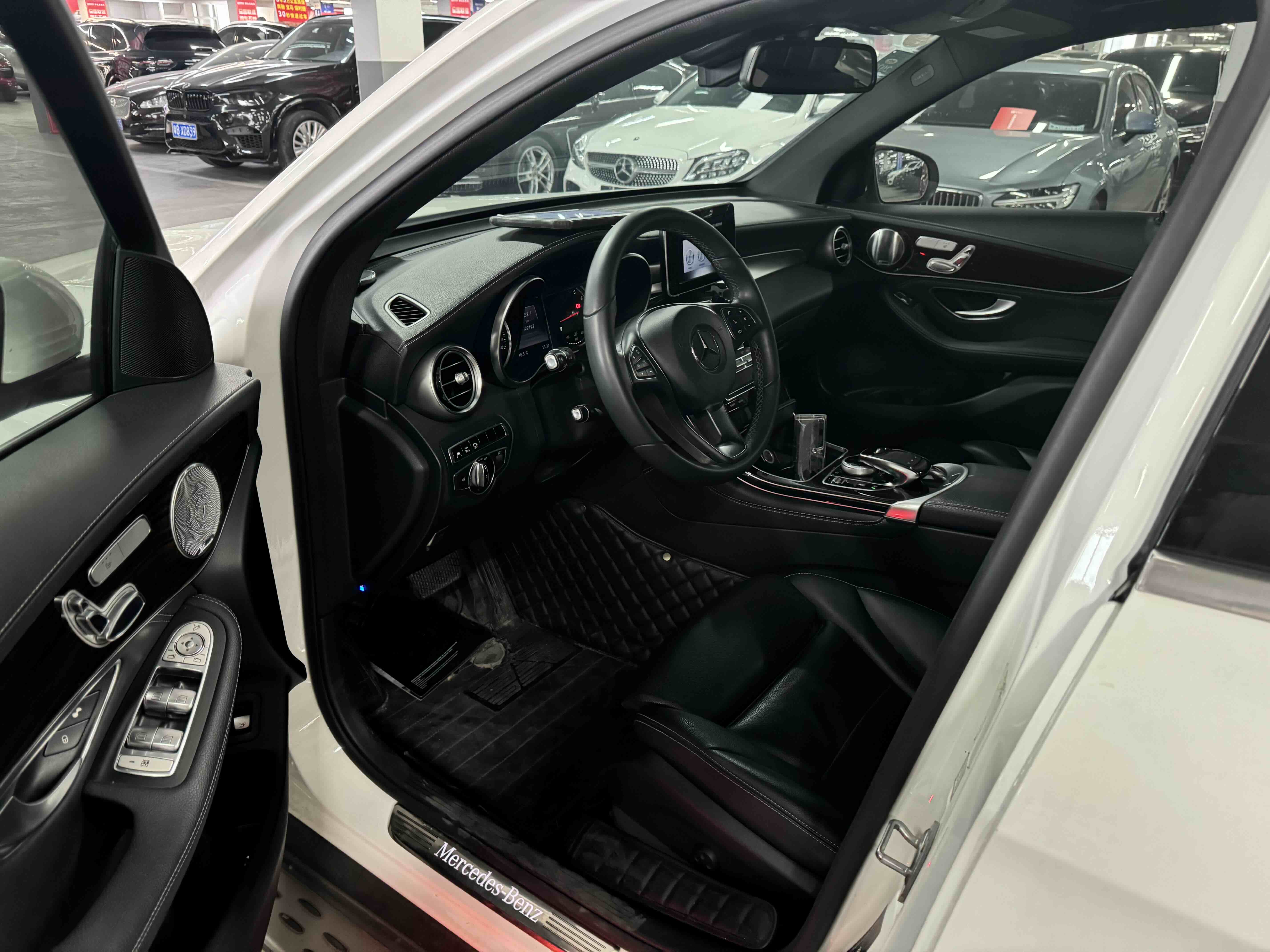 Mercedes-Benz GLC Class 2016 car image #2