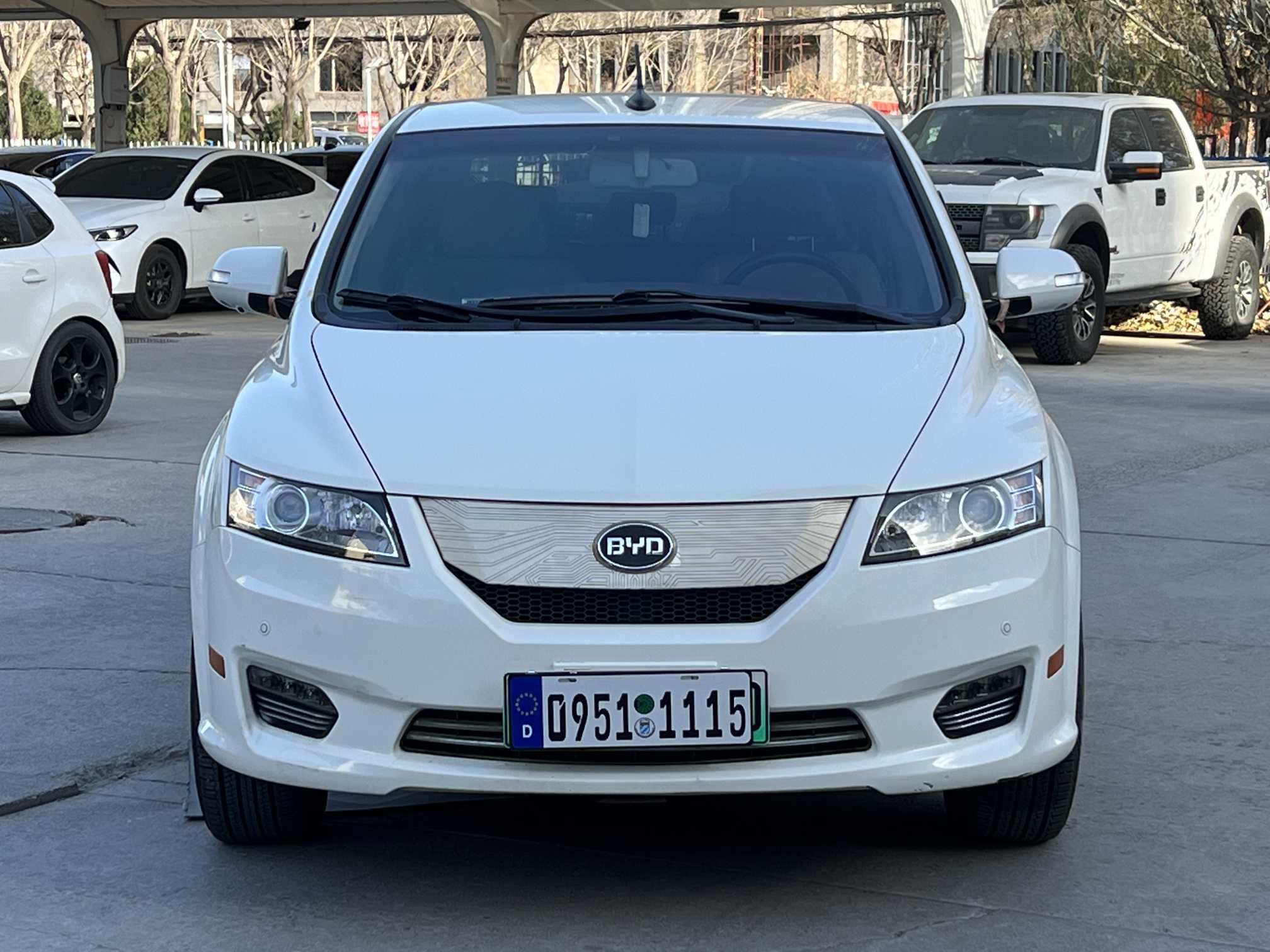 BYD e6 2016 #2 BYD e6 2016 car image #2